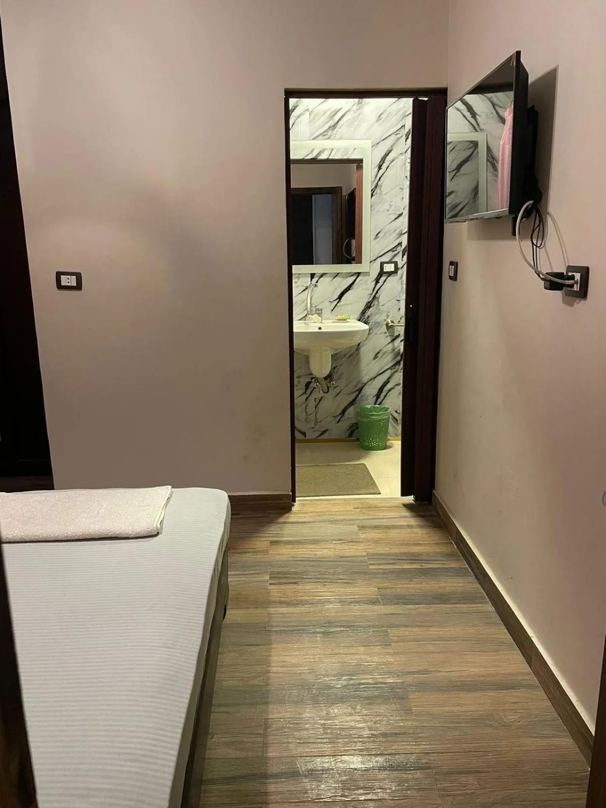 Bed in H100 Pyramids View