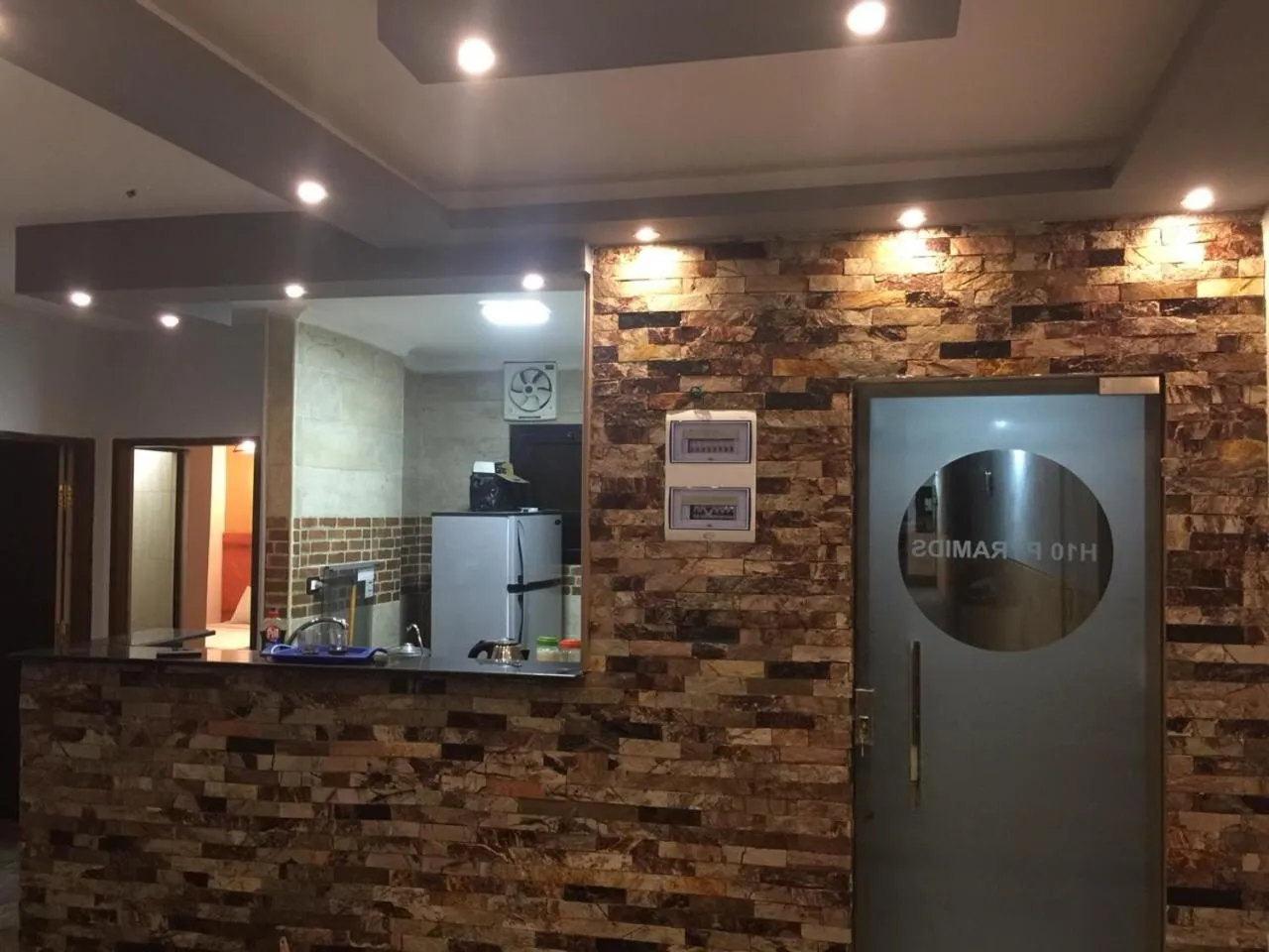 Kitchen or kitchenette in H100 Pyramids View