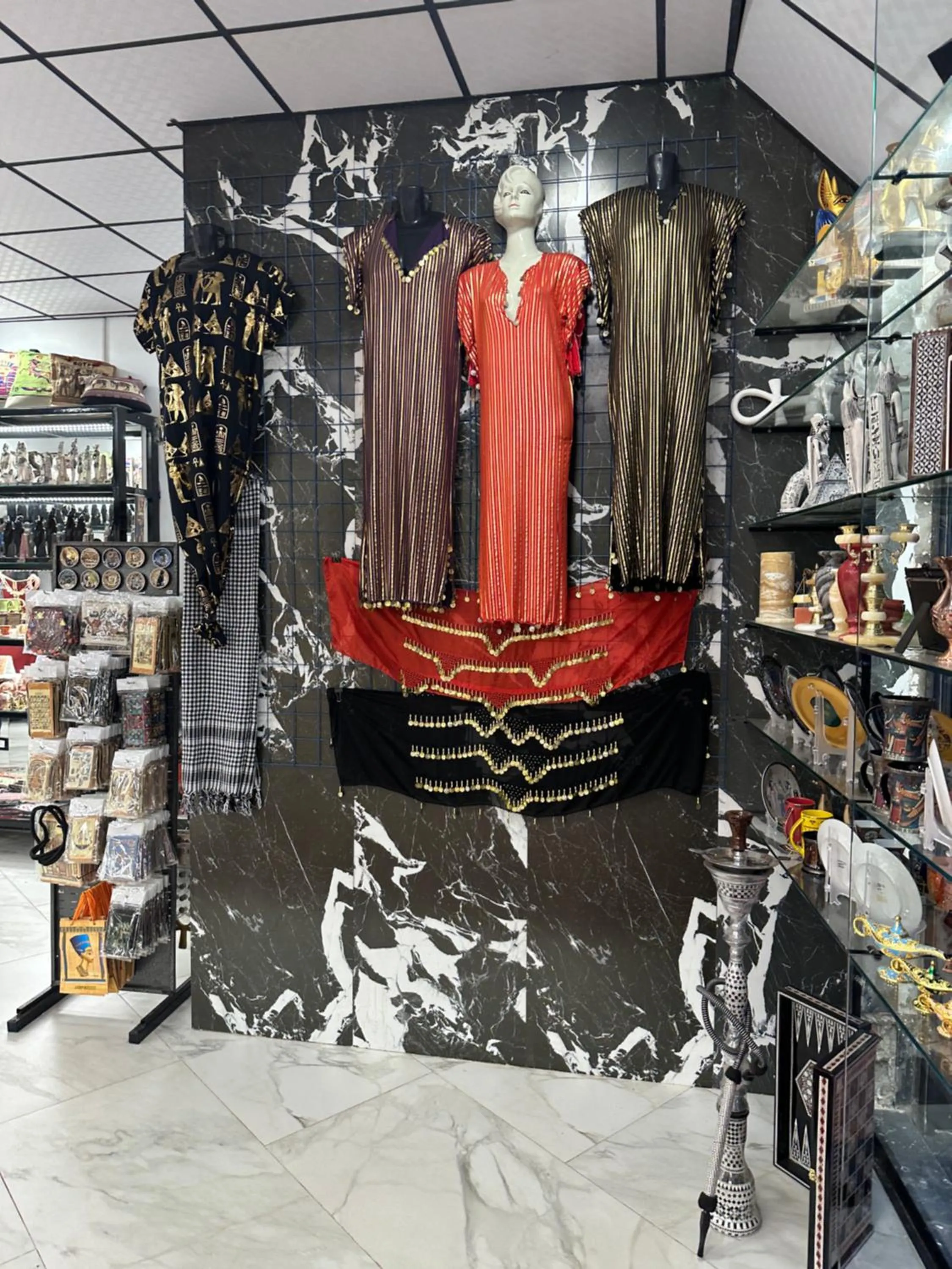 On-site shops in H100 Pyramids View