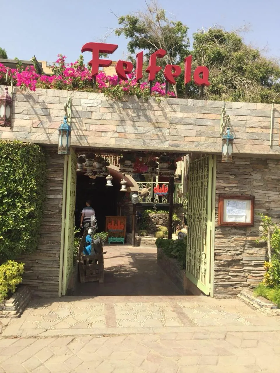 Restaurant/places to eat in H100 Pyramids View