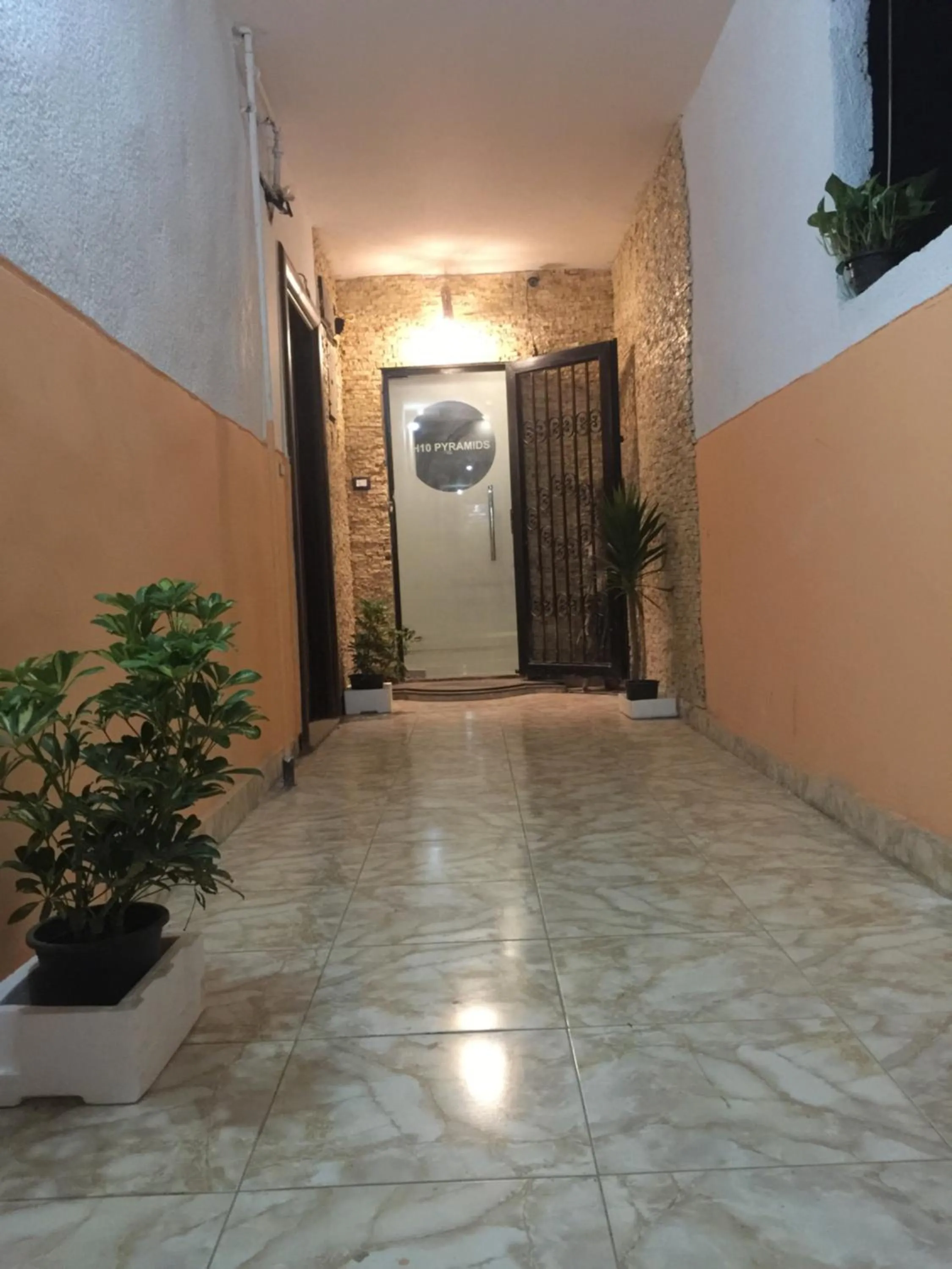 Facade/entrance in H100 Pyramids View