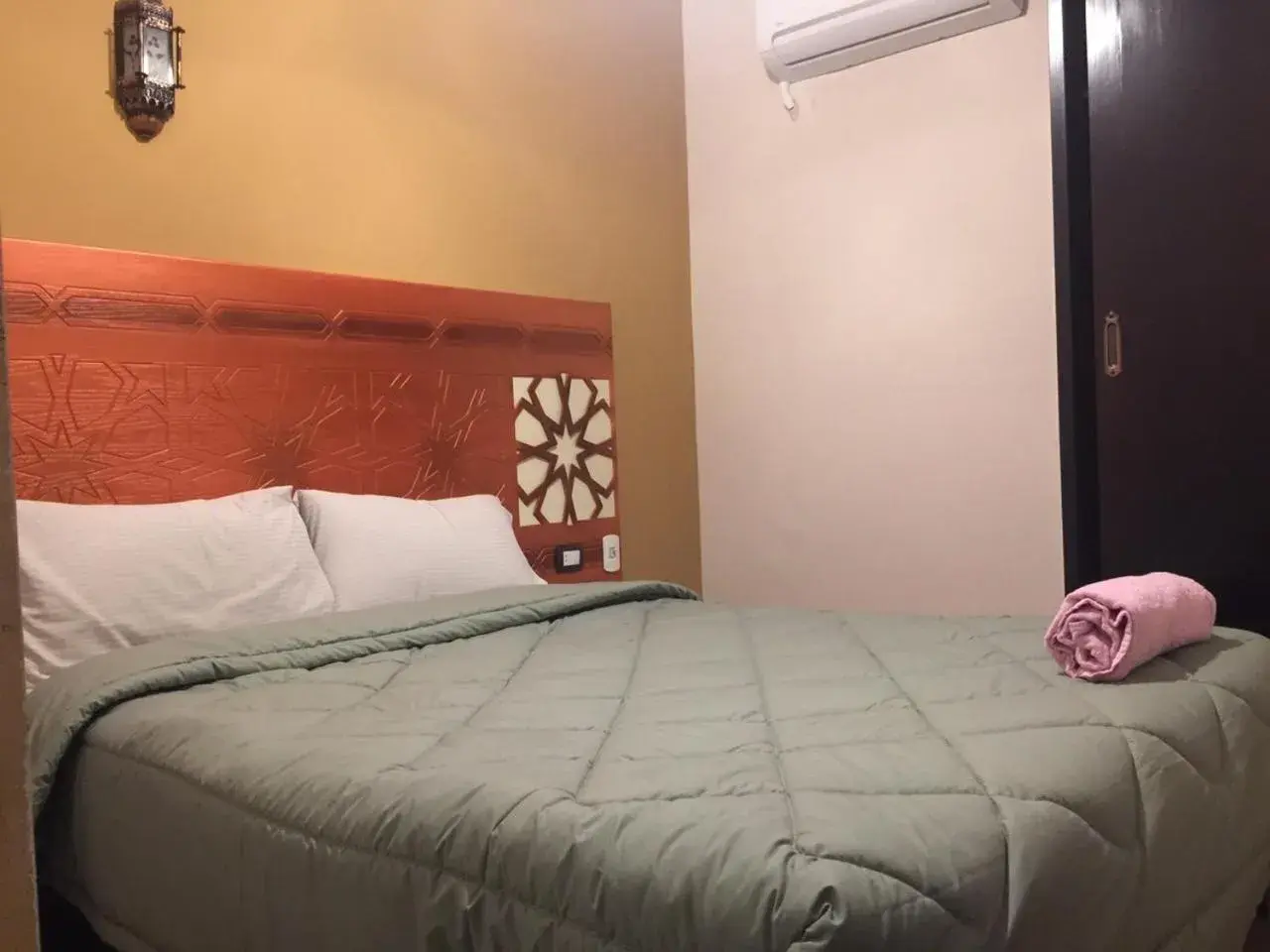 Single Room with Bathroom - single occupancy in H100 Pyramids View Single Room with Bathroom - single occupancy in H100 Pyramids View