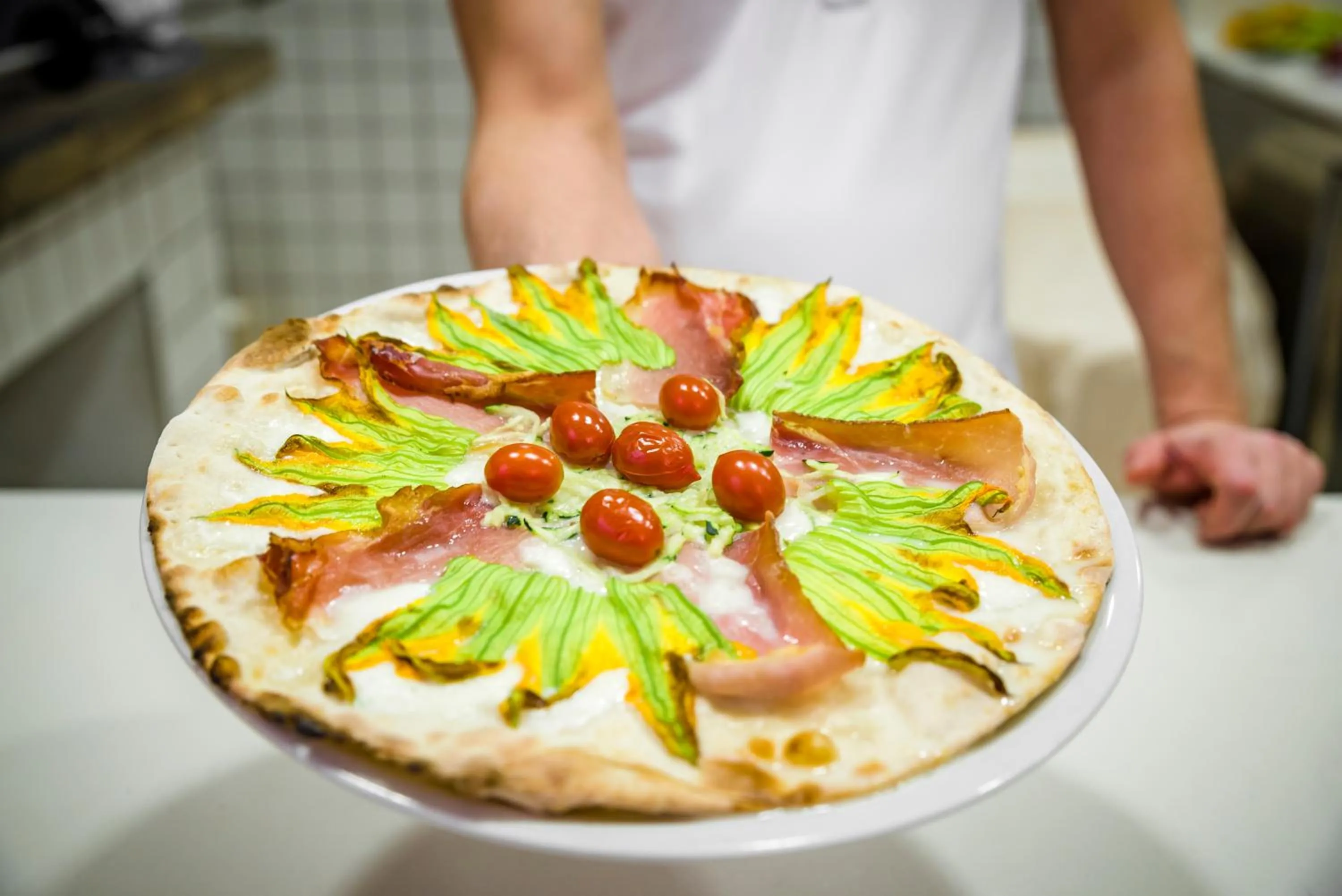 Restaurant/places to eat in Hotel New Bari