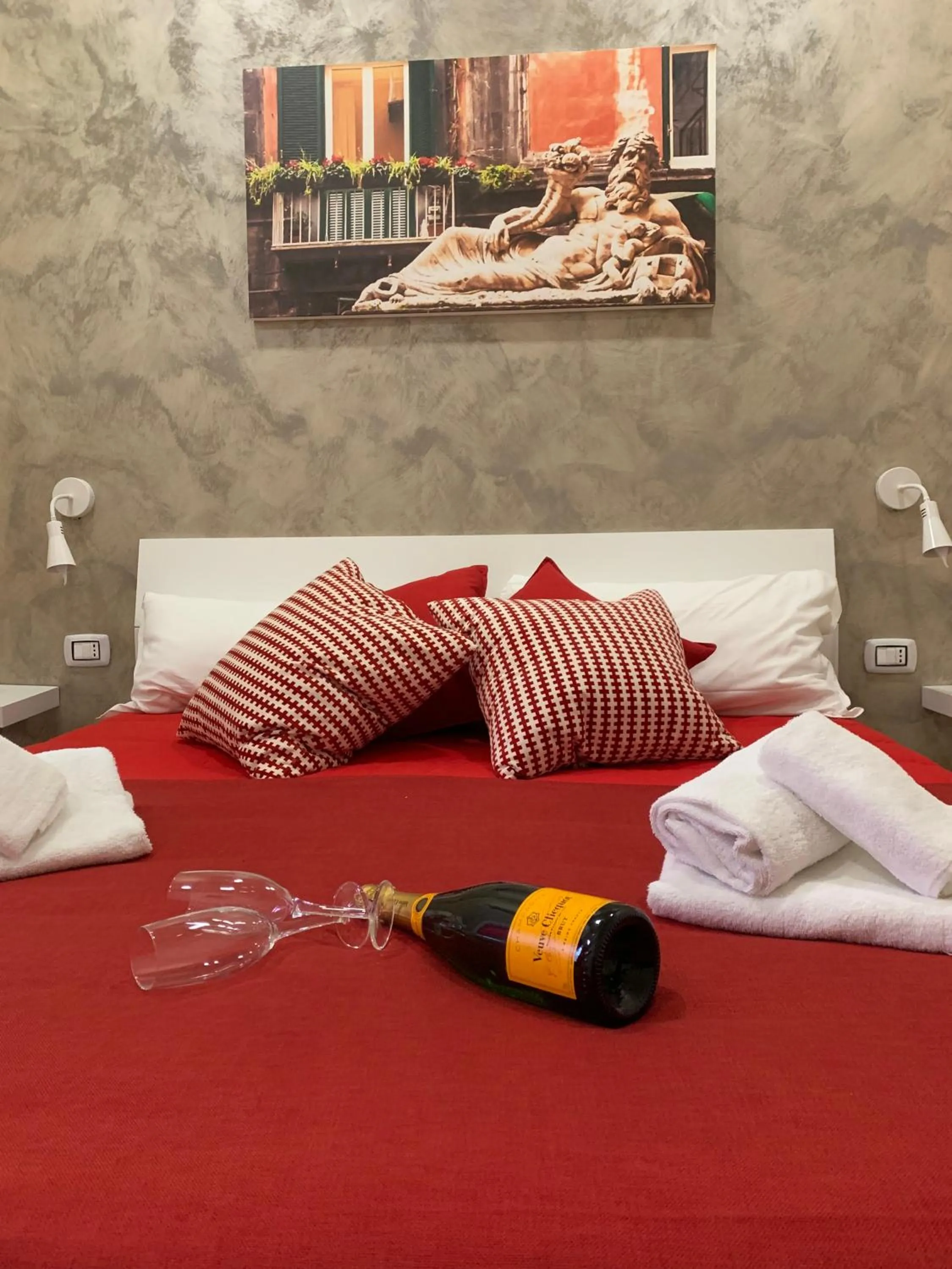 Alcoholic drinks in Joy Naples