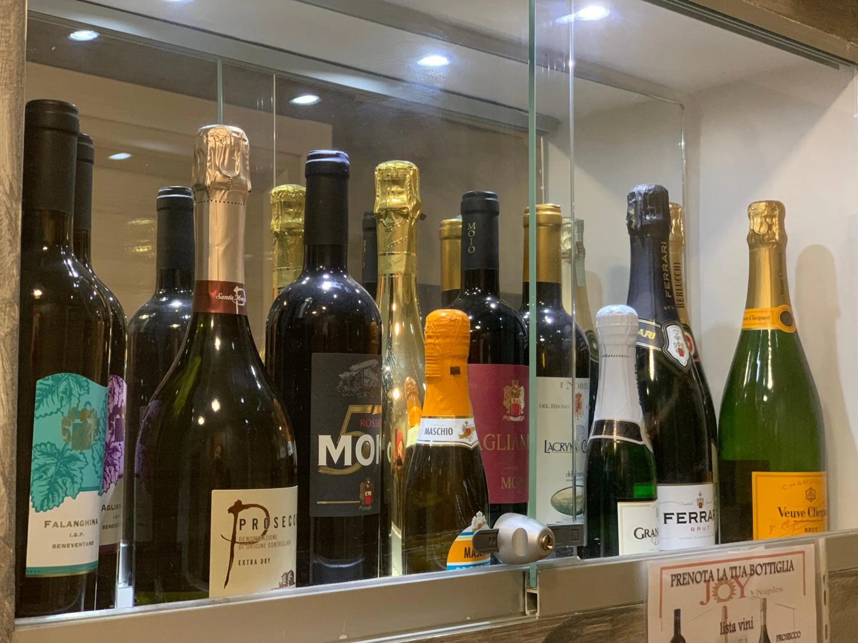 Alcoholic drinks in Joy Naples