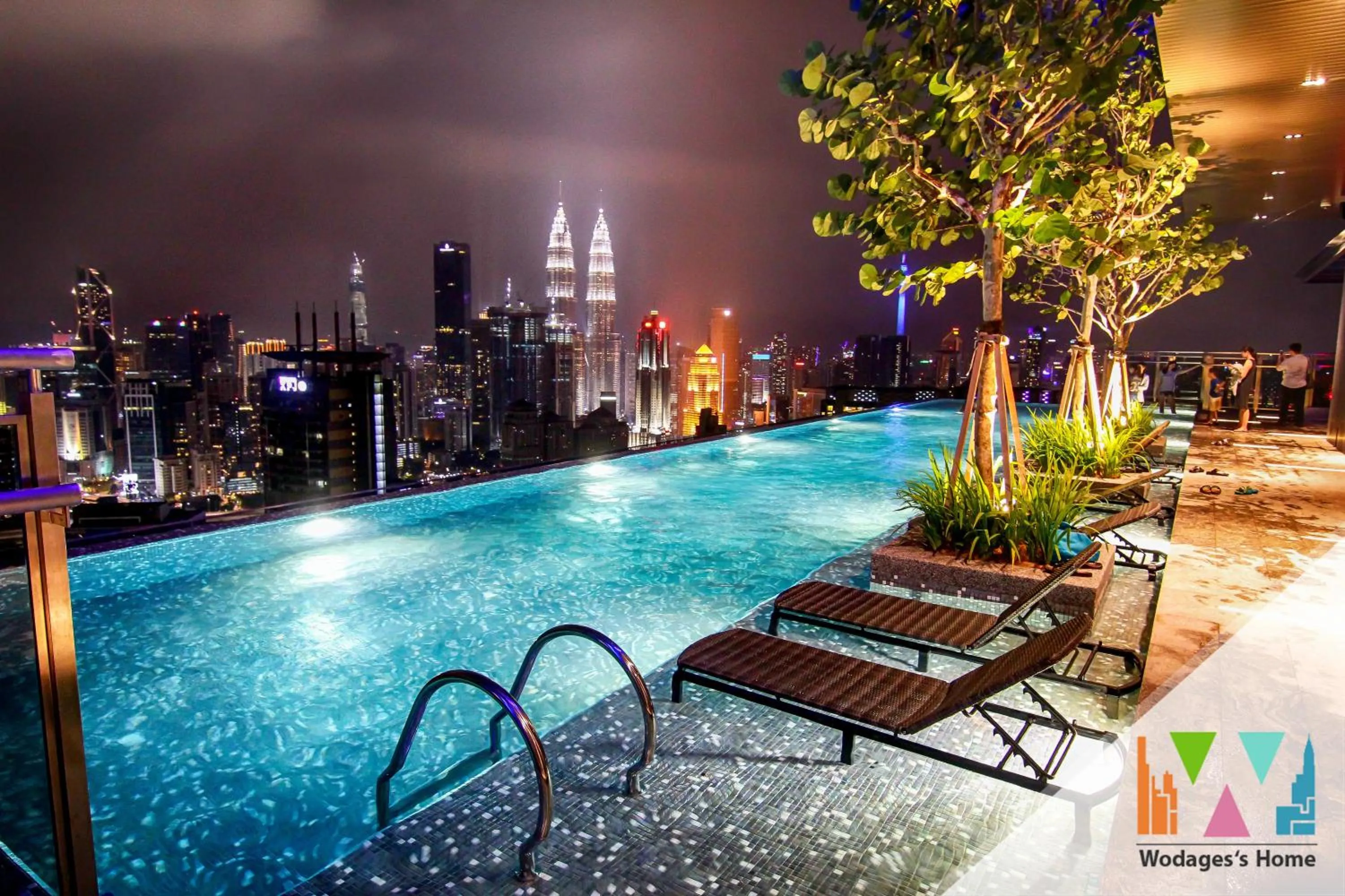 Swimming pool in Expressionz KLCC by Wodages