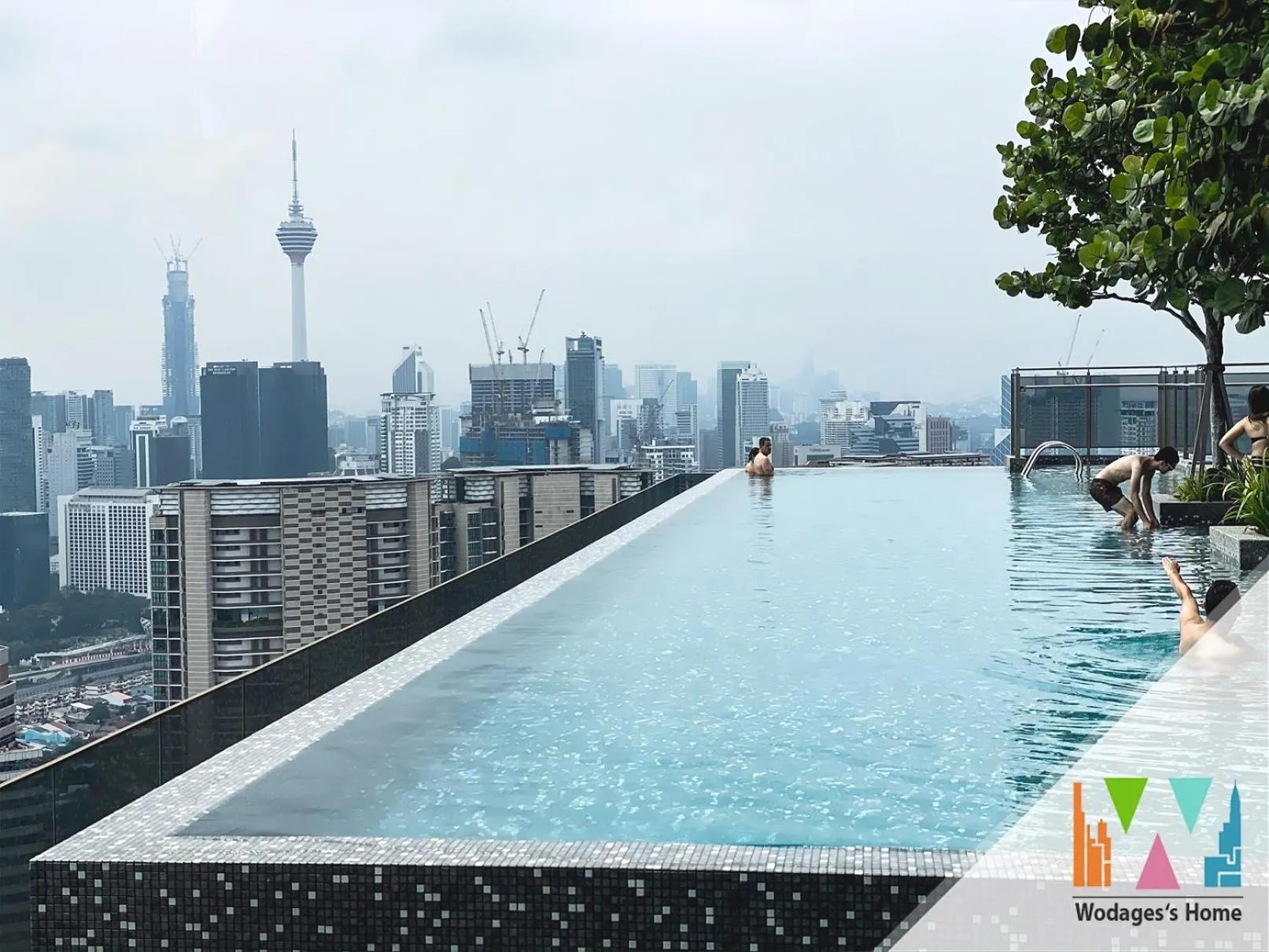 Swimming pool in Expressionz KLCC by Wodages