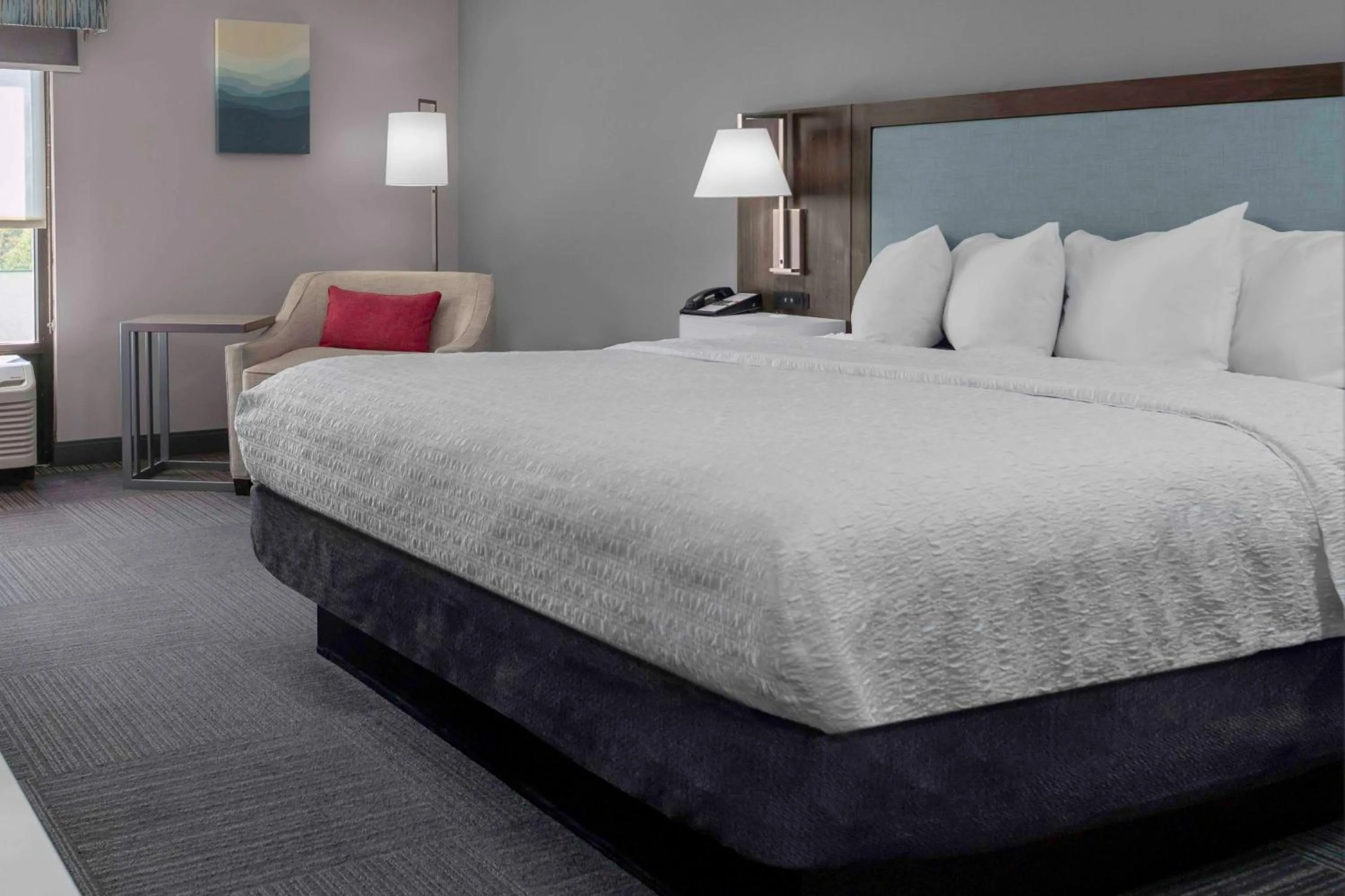 Photo of the whole room, Bed in Hampton Inn Conyers