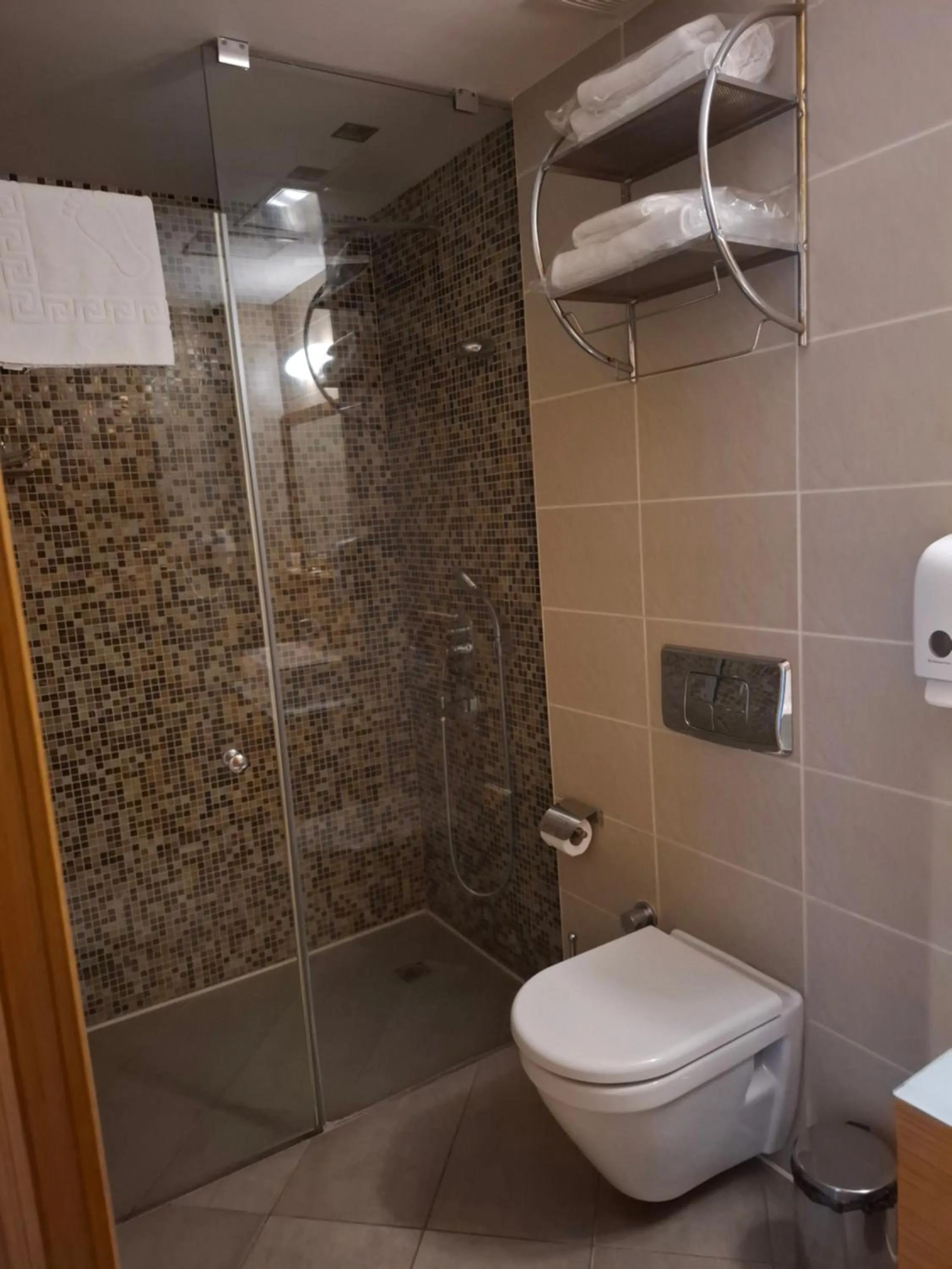 Shower in City Hotel Plovdiv