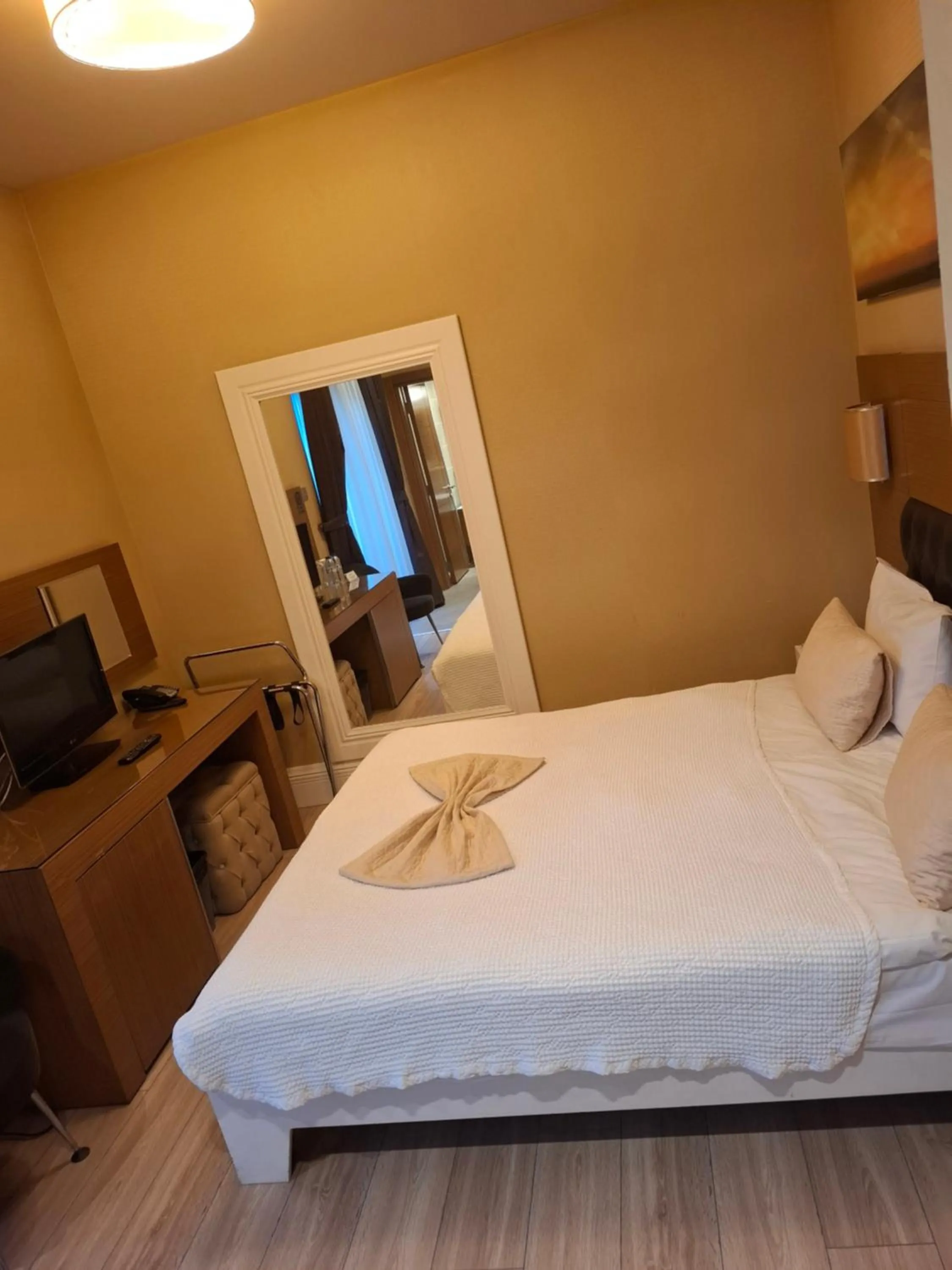 Bedroom, Bed in City Hotel Plovdiv