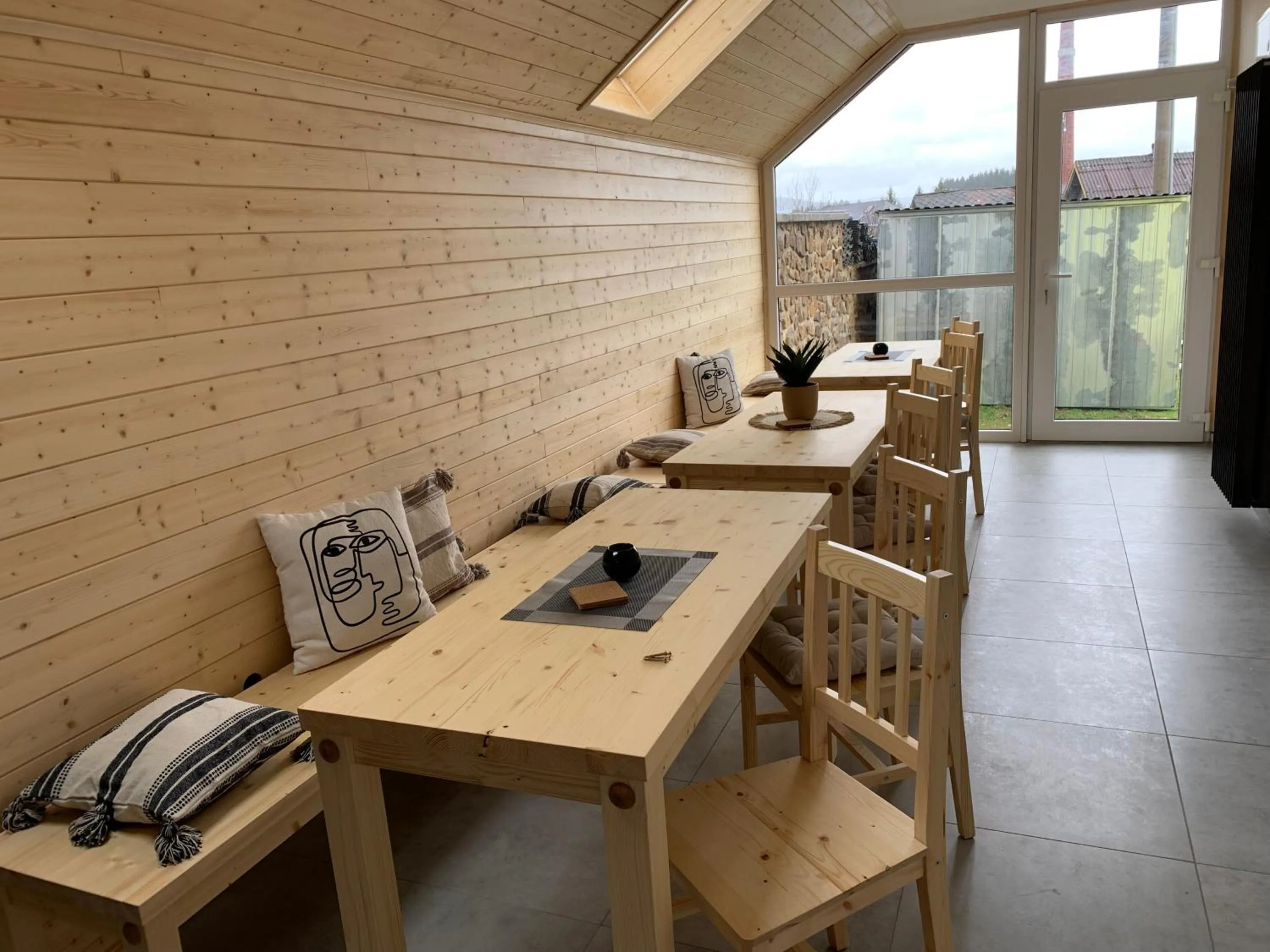 Communal lounge/ TV room in Penzion Pod pecí