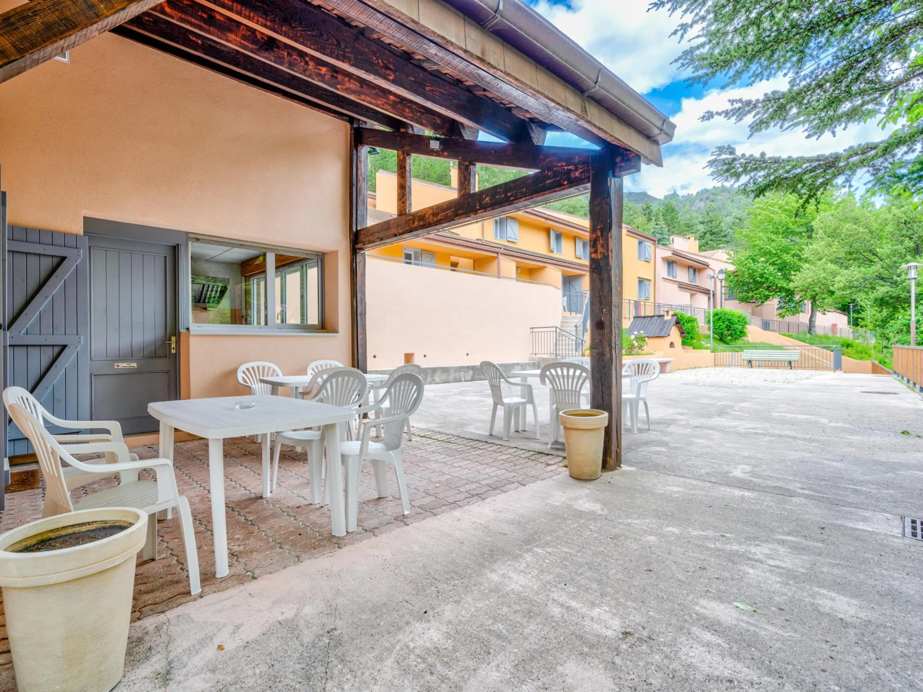 Dining area in Vacancéole - Résidence Les Gorges Rouges