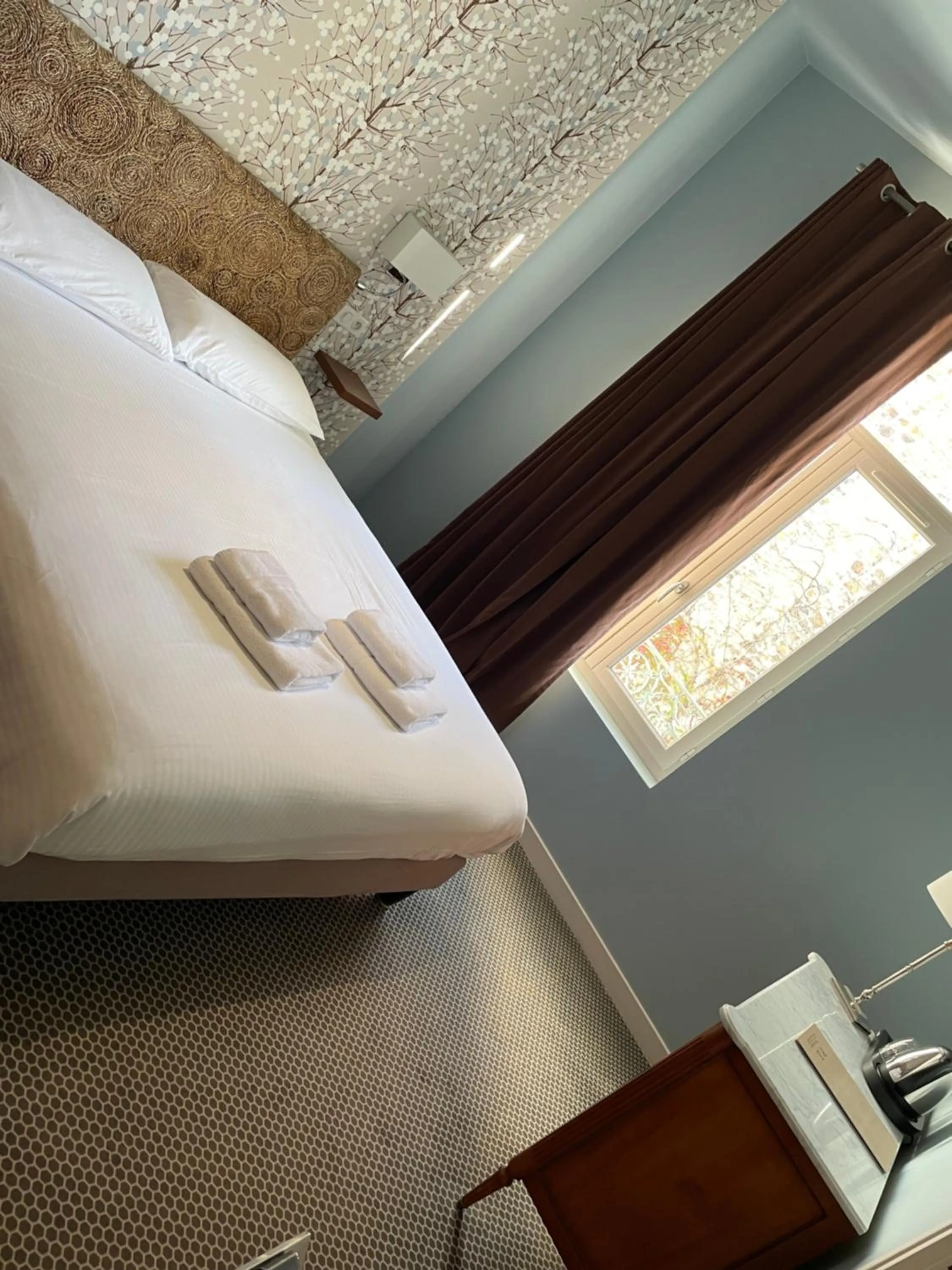 Bedroom, Bed in Le Pavillon d'Enghien, Vichy Centre