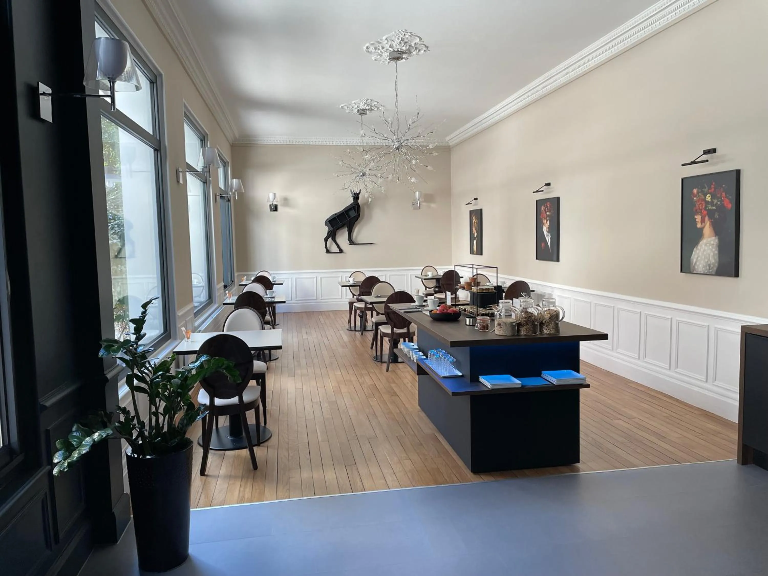 Breakfast in Le Pavillon d'Enghien, Vichy Centre