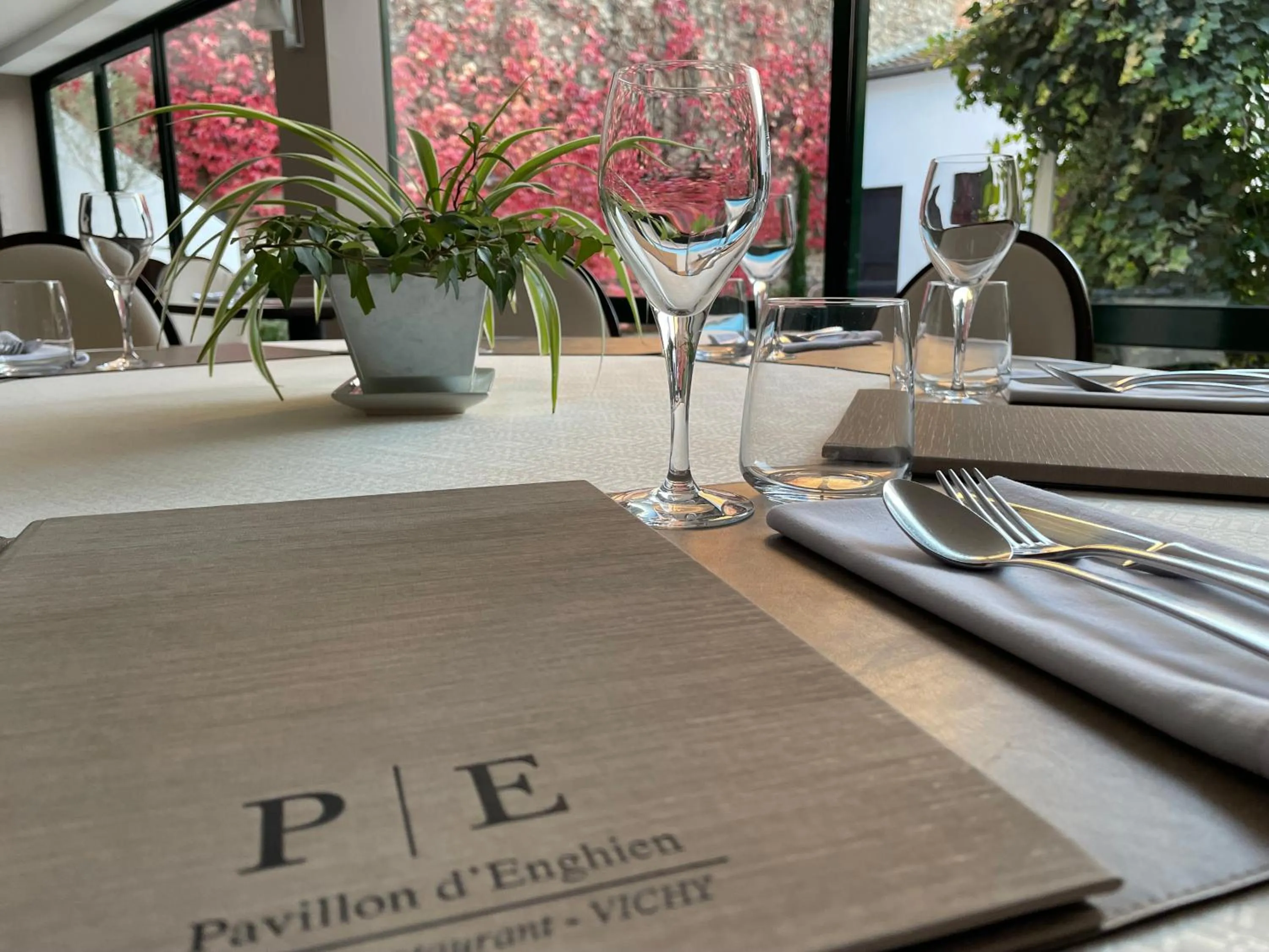 Restaurant/places to eat in Le Pavillon d'Enghien, Vichy Centre