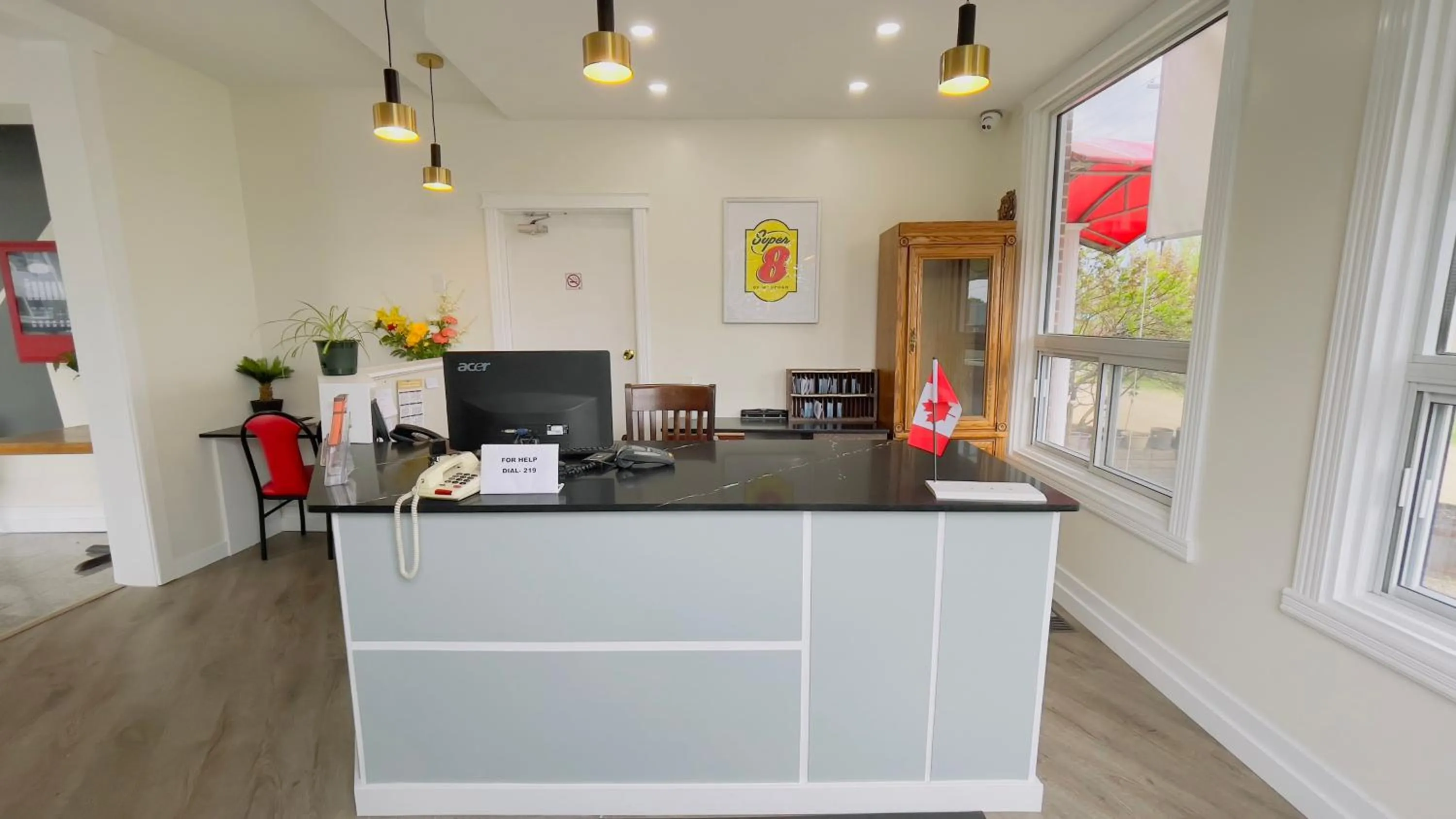 Lobby or reception in Super 8 by Wyndham Pembroke