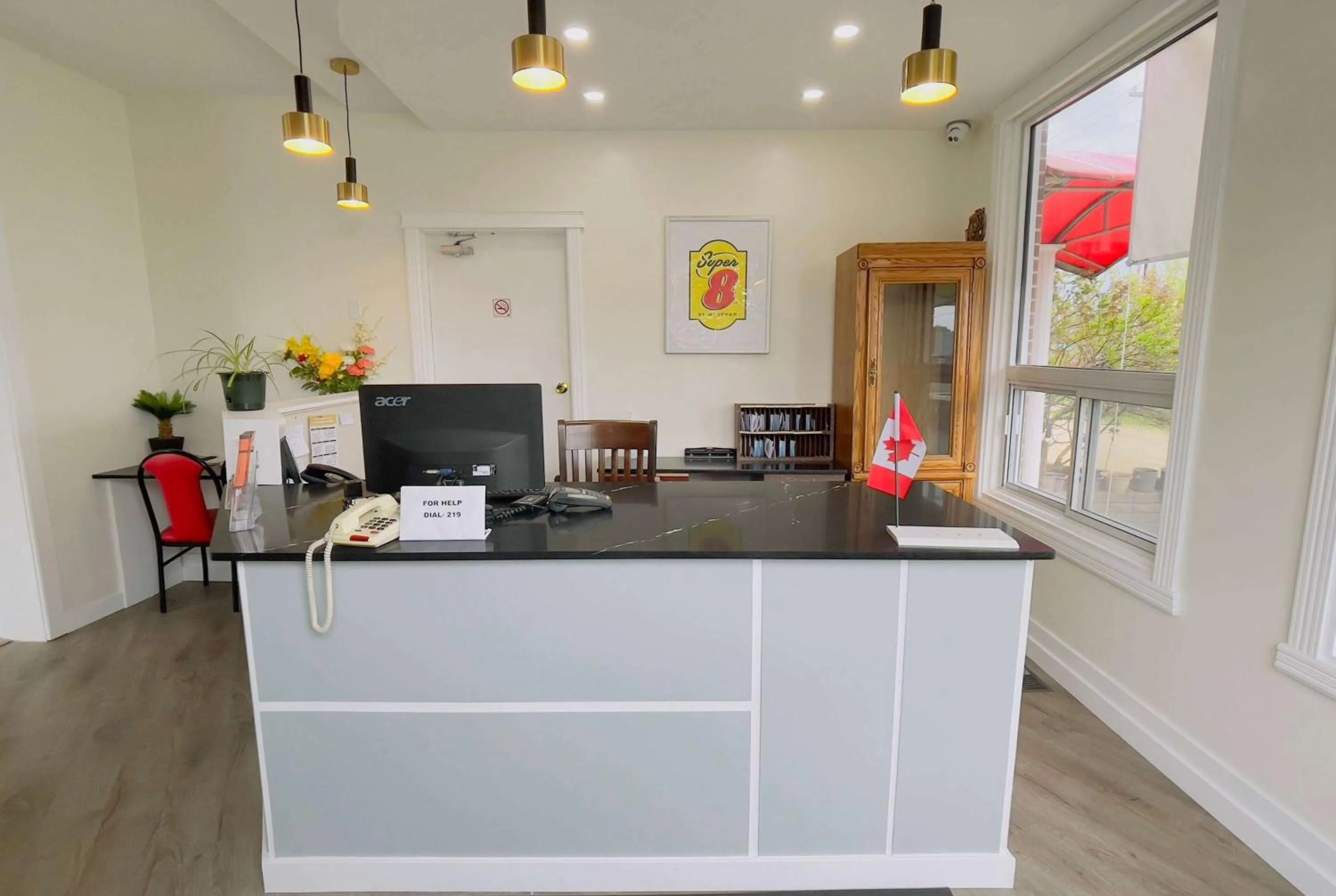 Lobby or reception in Super 8 by Wyndham Pembroke