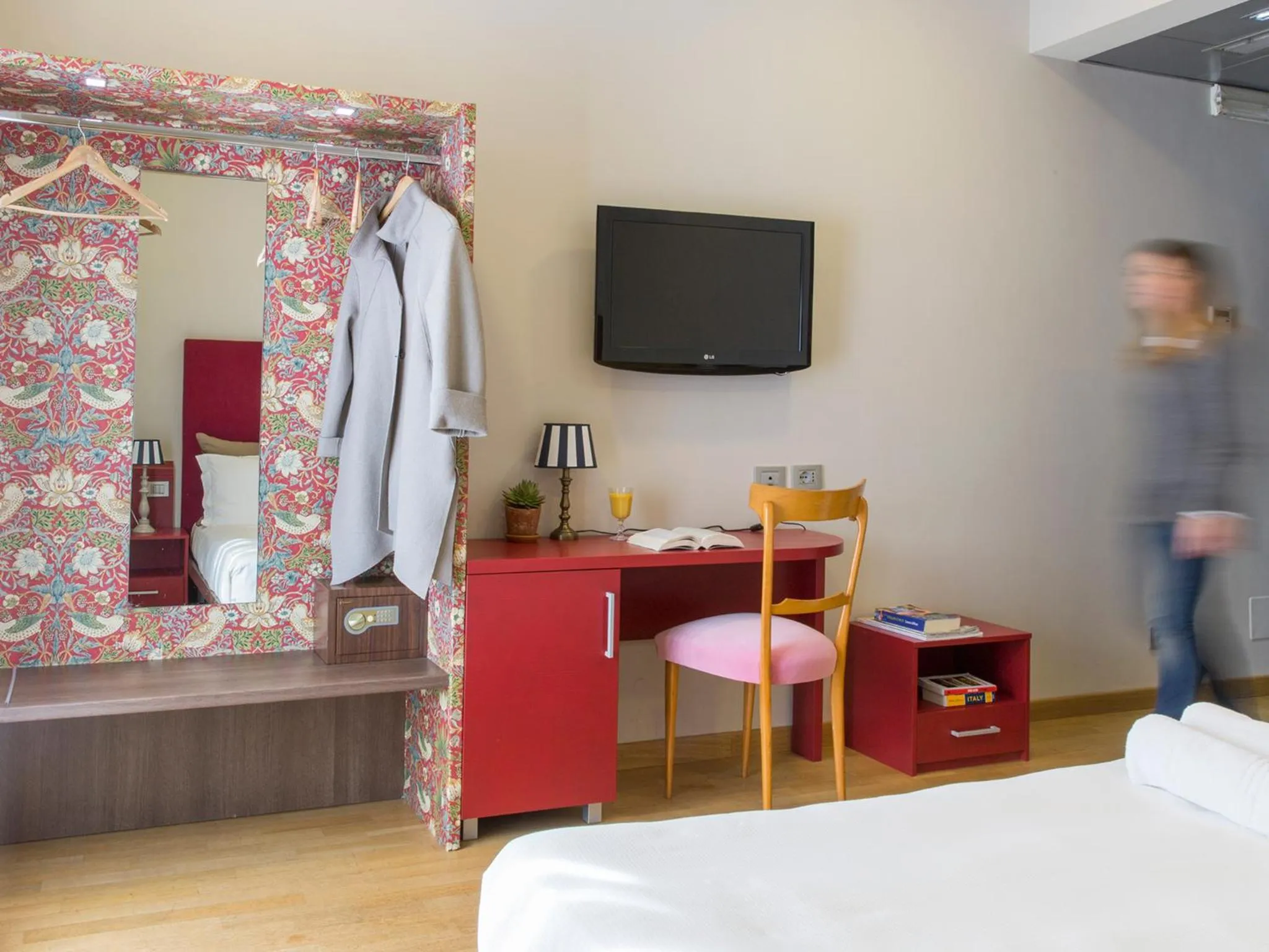 People, Bed in Monti First