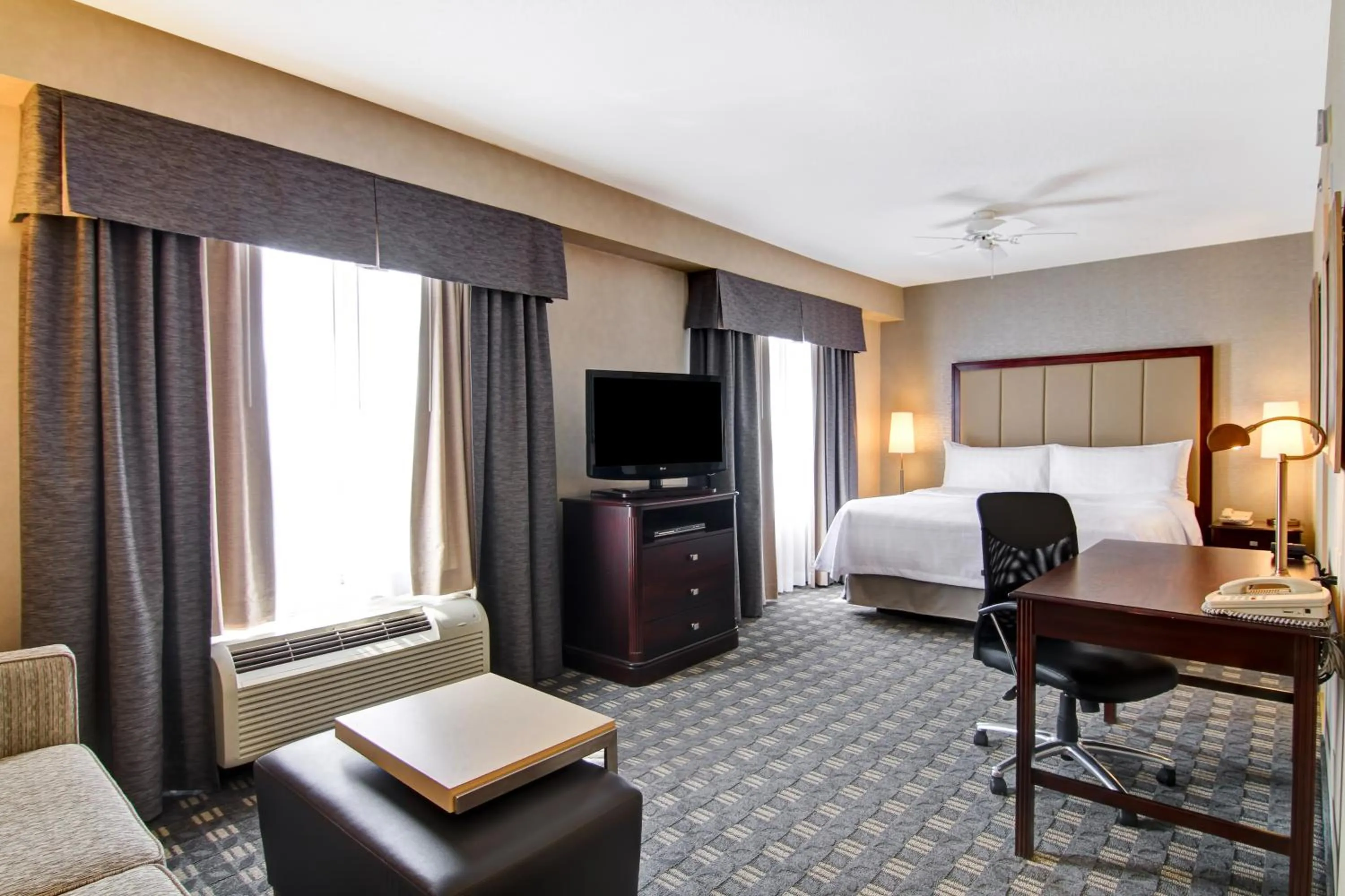 TV and multimedia, Bed in Homewood Suites by Hilton Toronto Oakville