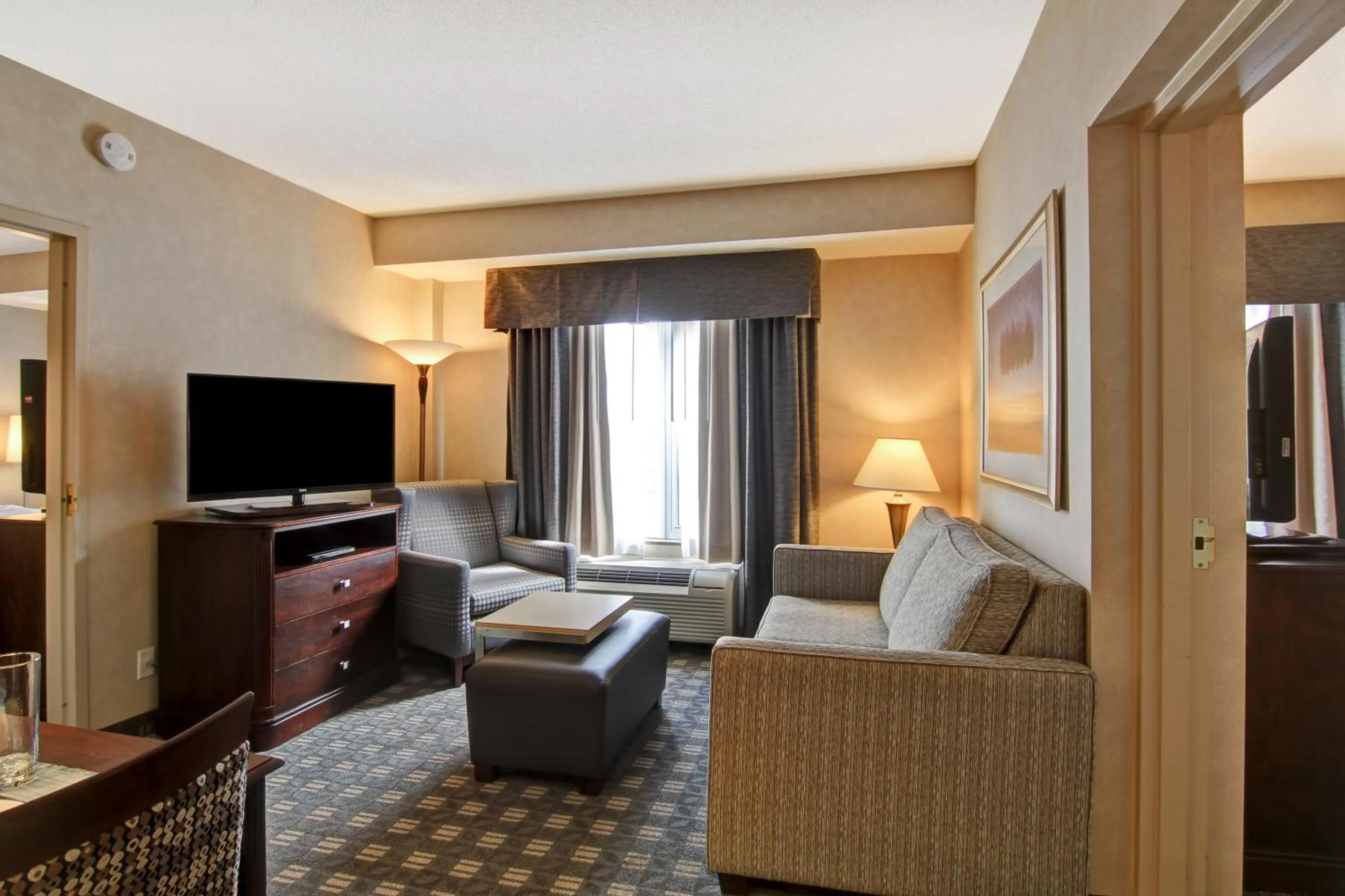 Living room in Homewood Suites by Hilton Toronto Oakville