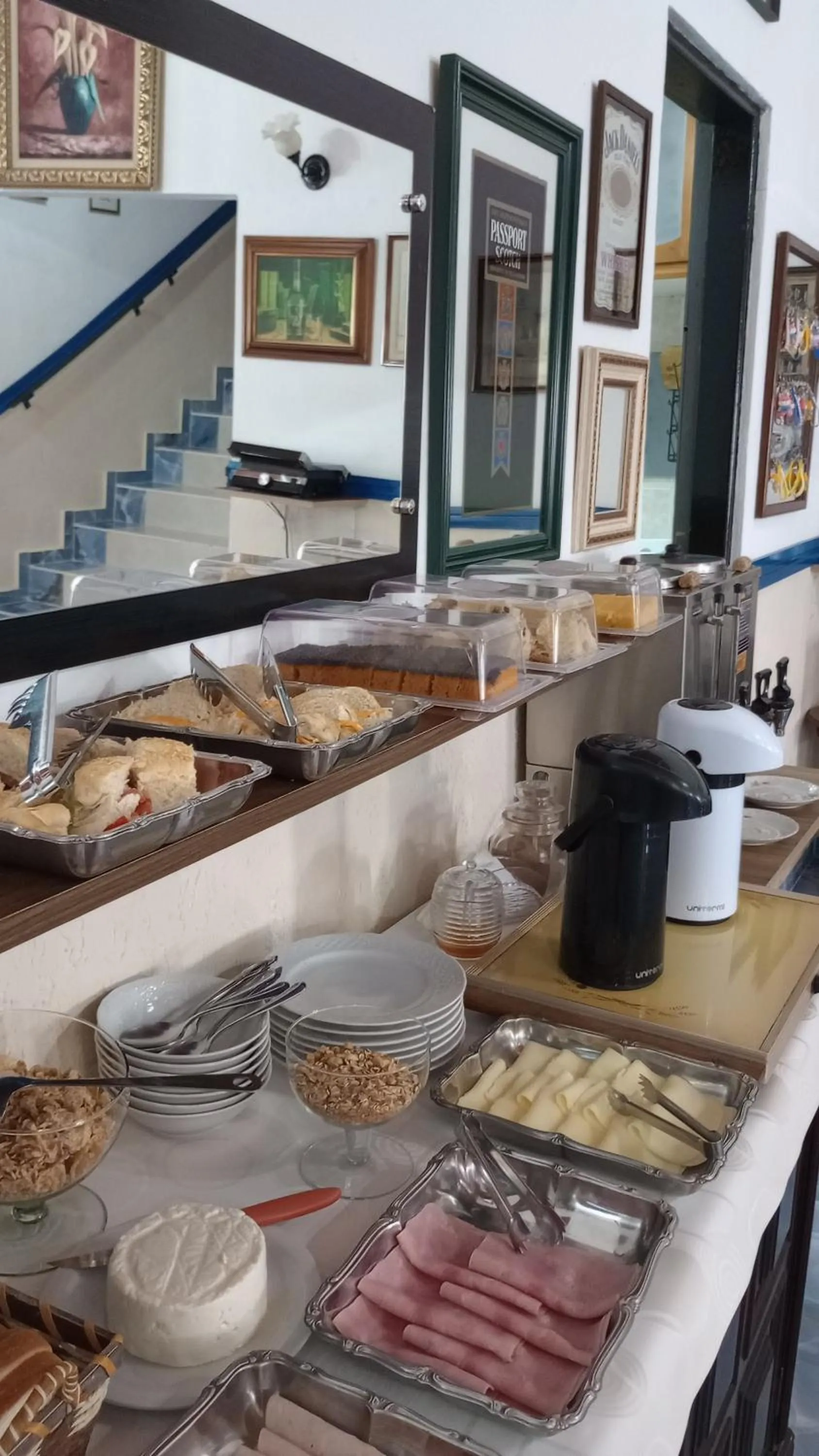 Buffet breakfast in Rancho da Raposa em Campos do Jordão