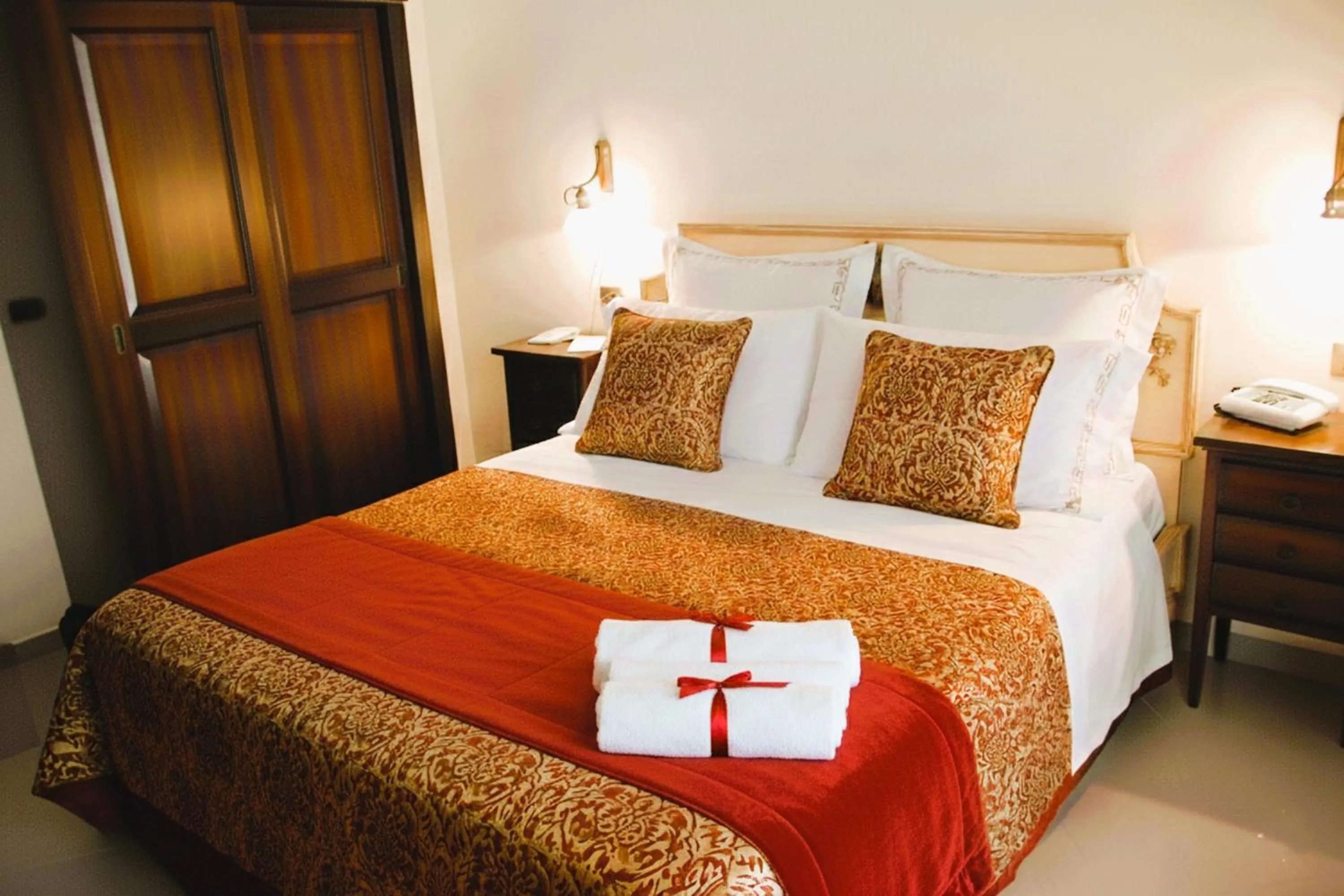 View (from property/room), Bed in Garibaldi Relais