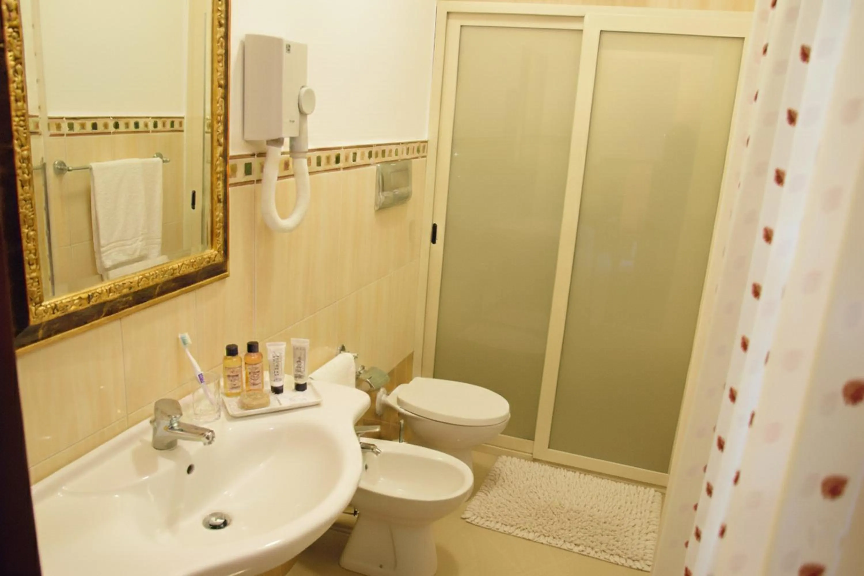 Toilet in Garibaldi Relais