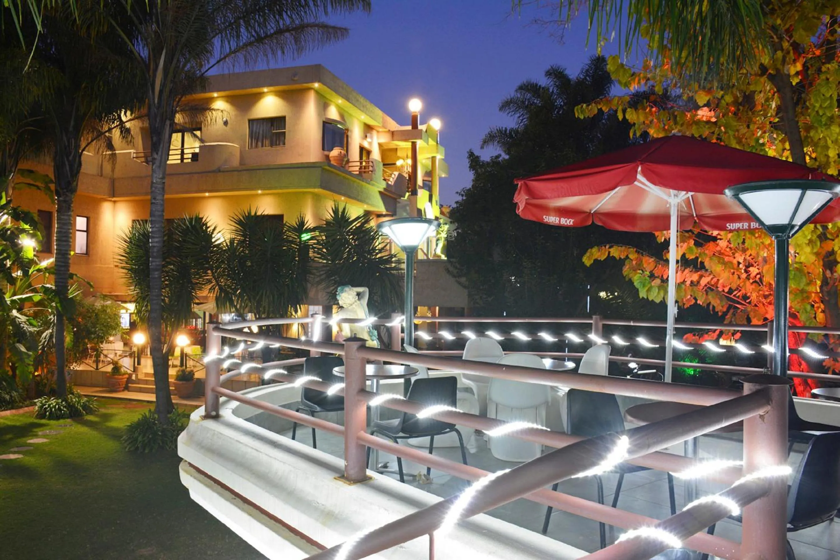 Restaurant/places to eat in Villa Simonne