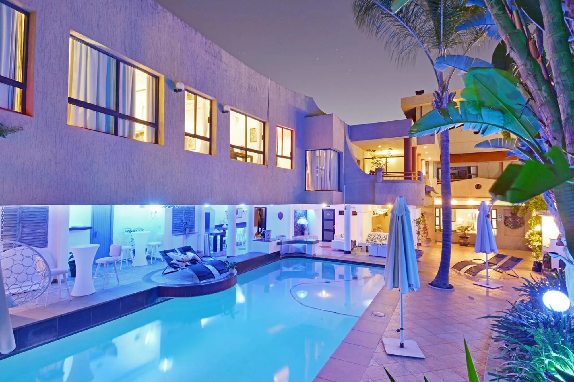 Night in Villa Simonne