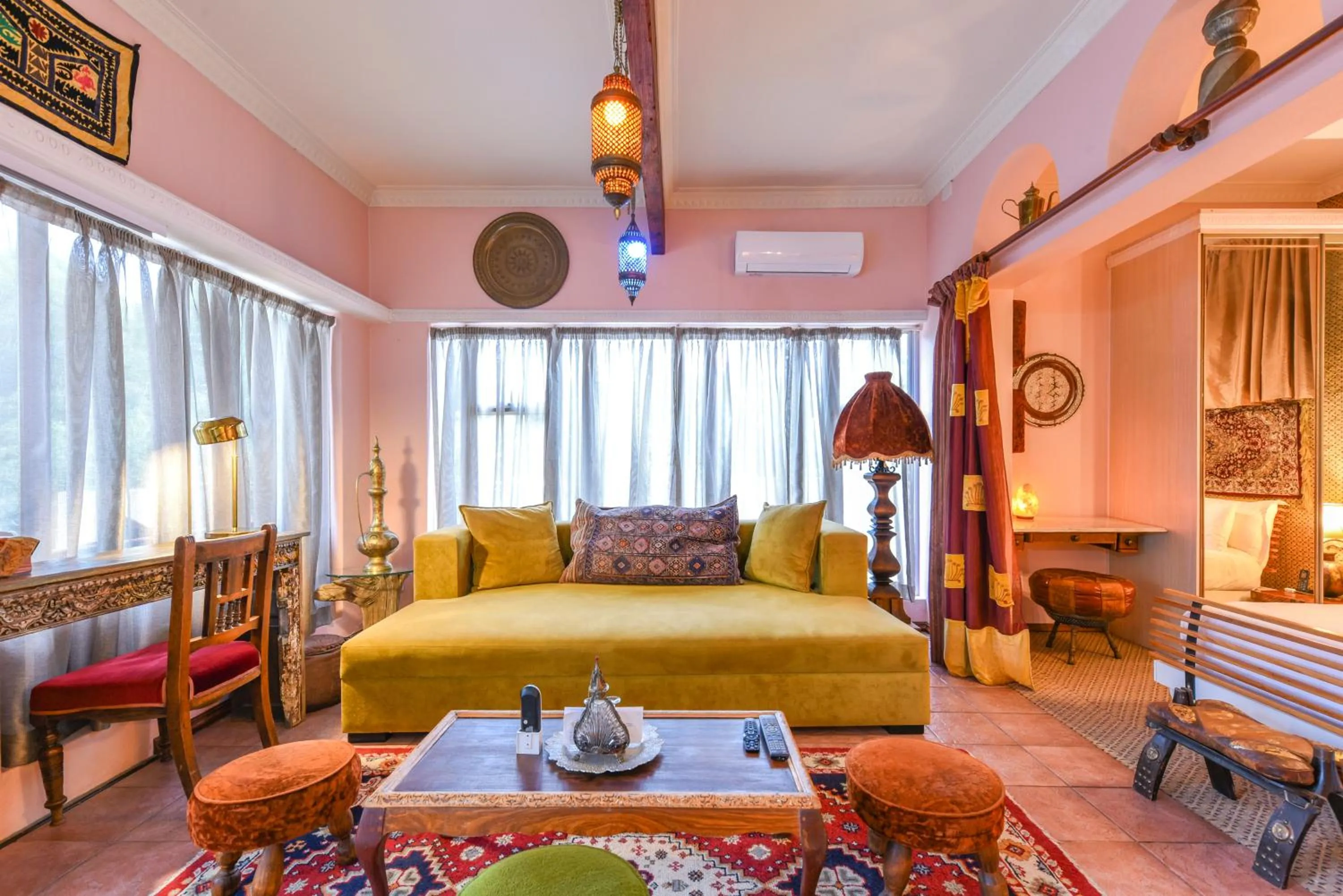 Seating area, Bed in Villa Simonne