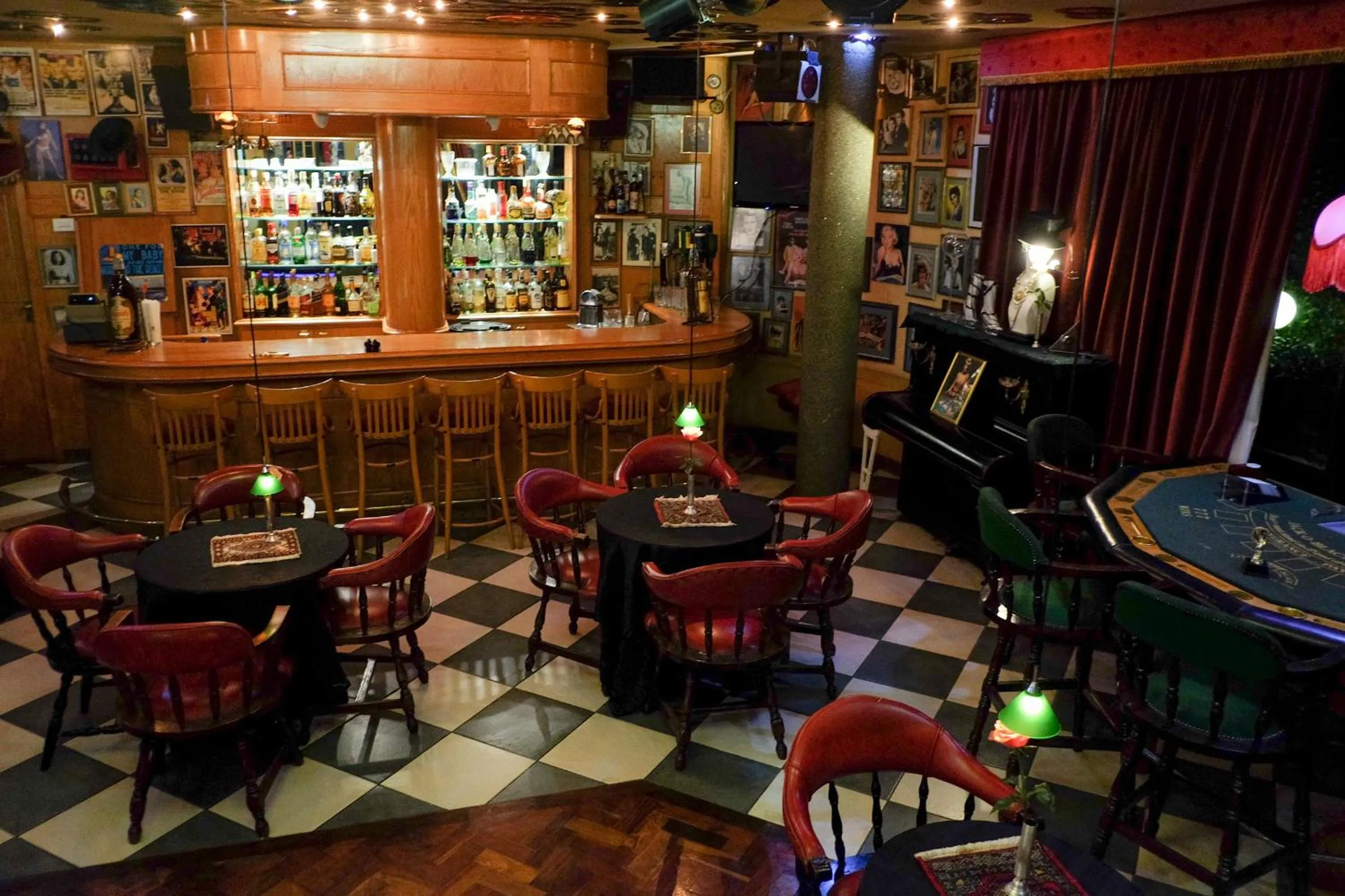 Lounge or bar in Villa Simonne