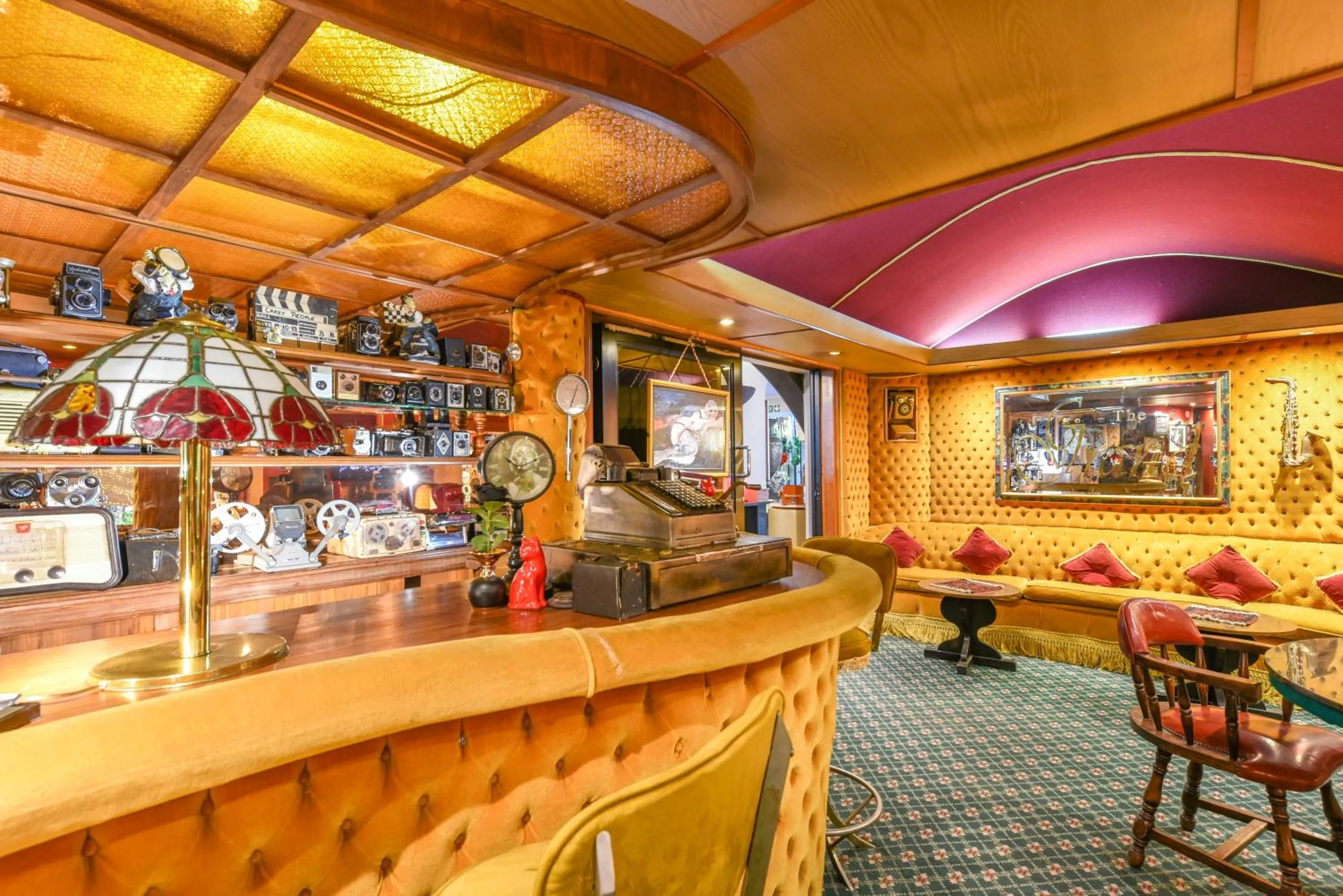 Lounge or bar in Villa Simonne