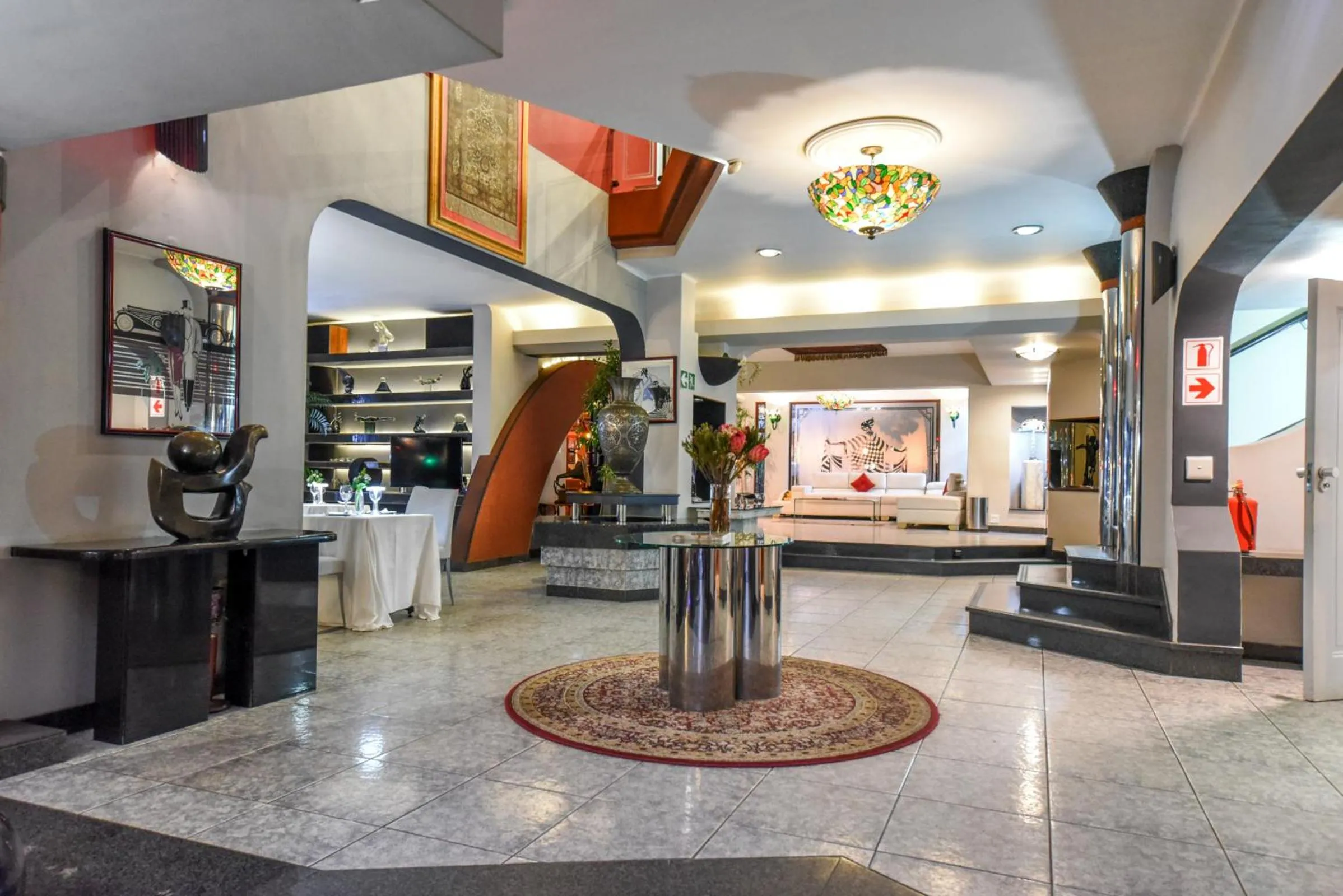 Restaurant/places to eat in Villa Simonne