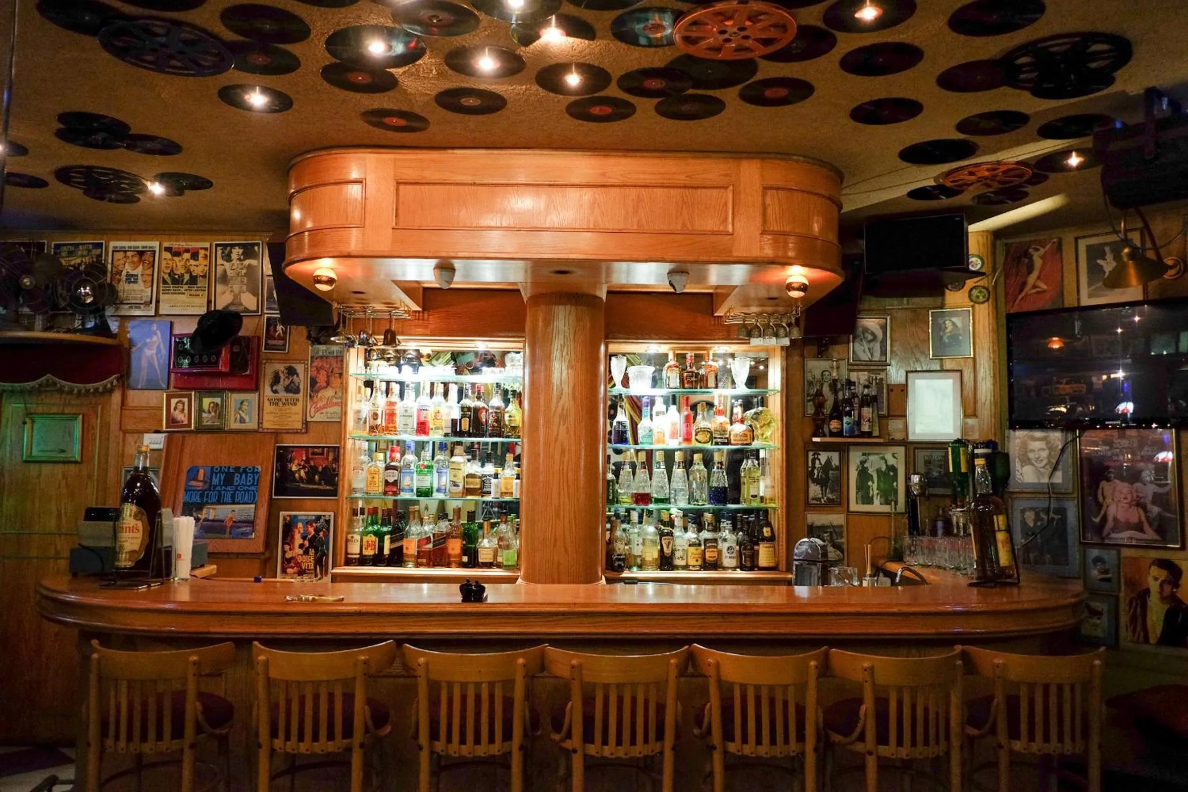 Lounge or bar in Villa Simonne