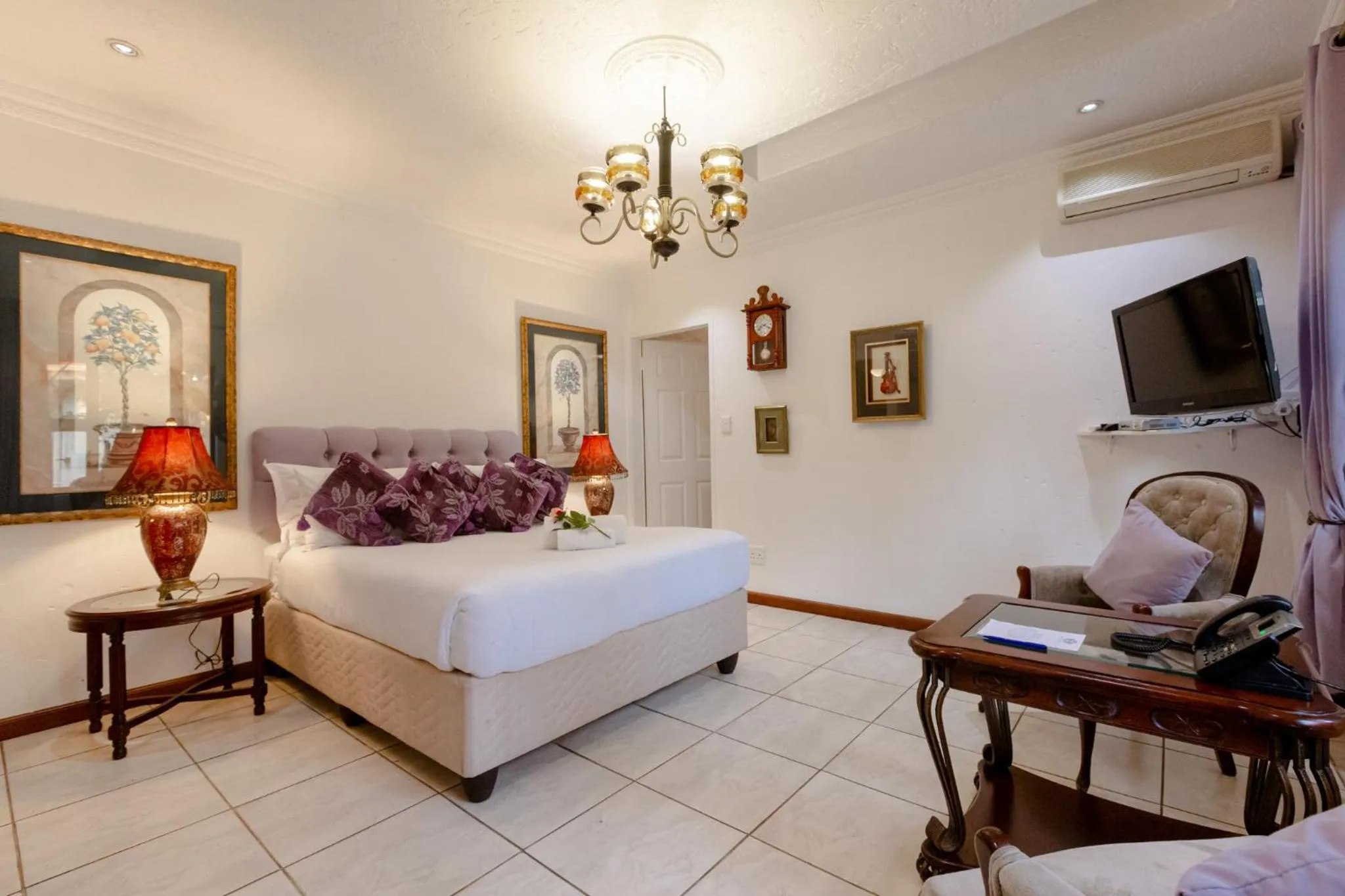 Bed in Villa Simonne