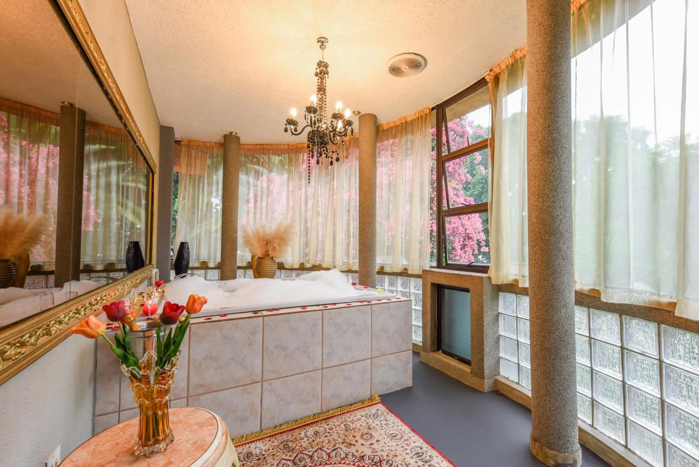 Hot Tub in Villa Simonne