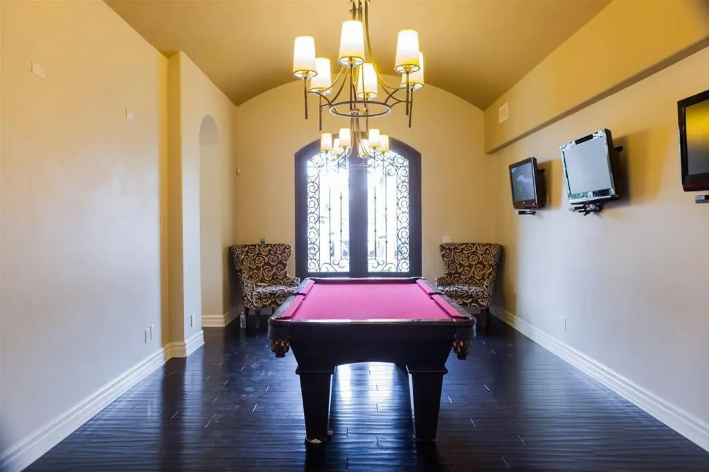 Gated townhouse with heated pool, hot tub, near US60