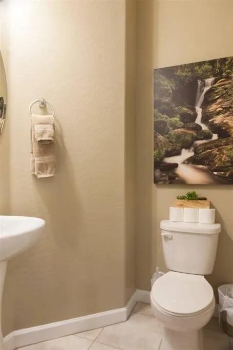 Gated townhouse with heated pool, hot tub, near US60