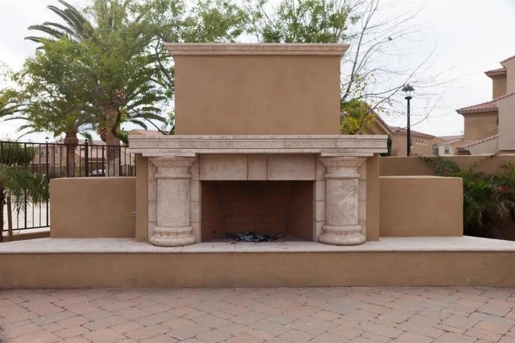 Gated townhouse with heated pool, hot tub, near US60