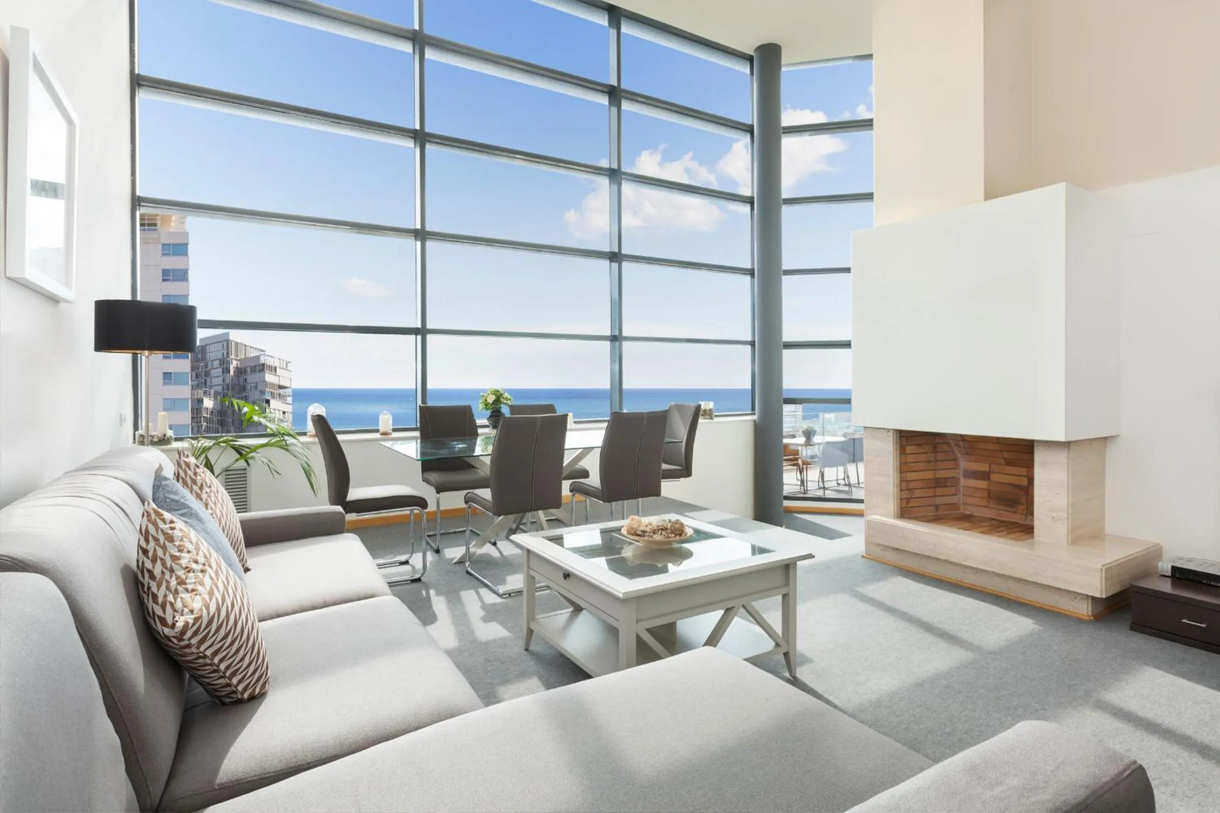 Penthouse Four-Bedroom Apartment in Rent Top Apartments Beach-Diagonal Mar