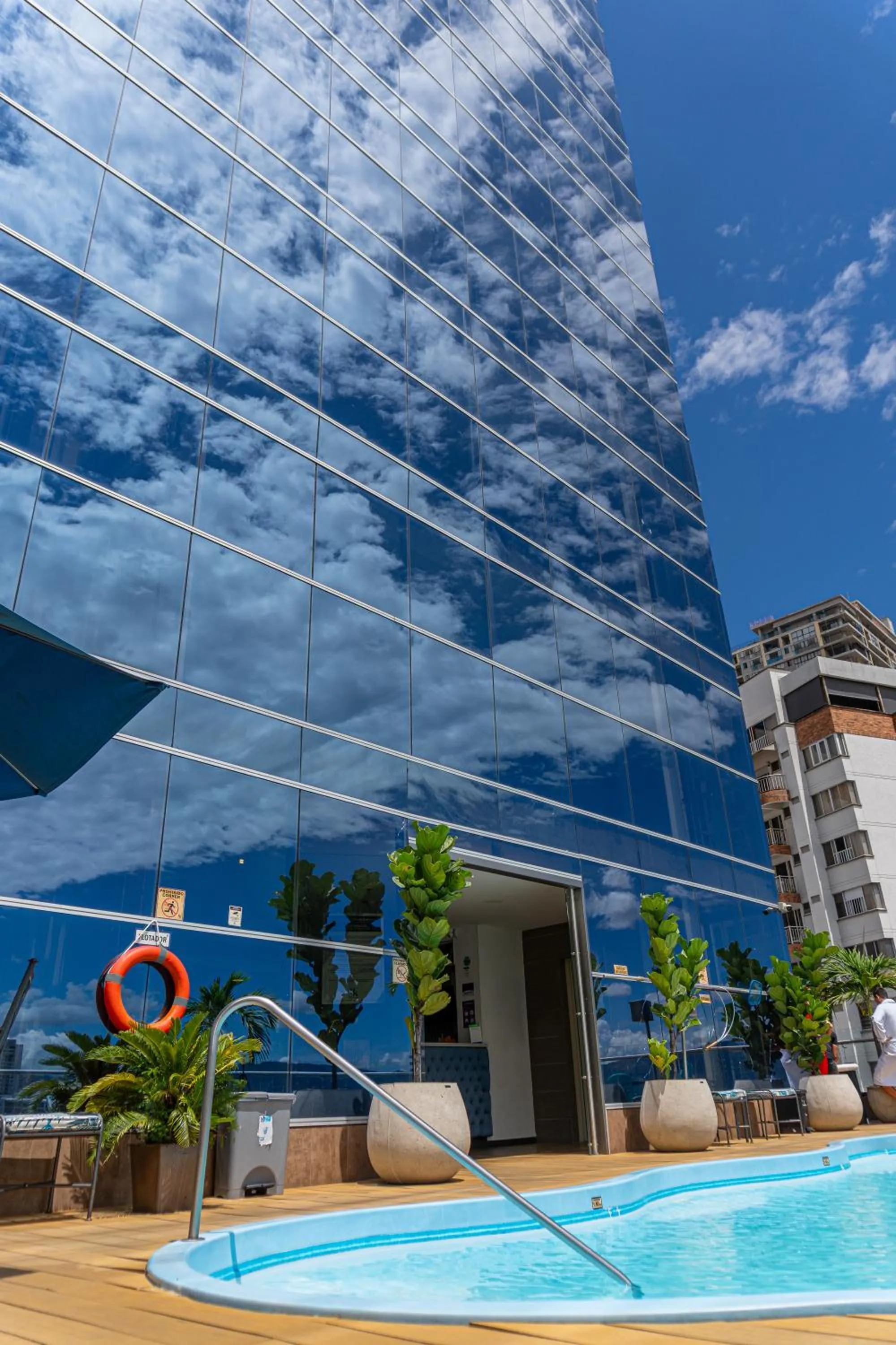 Pool view in Hotel Roseliere Bucaramanga