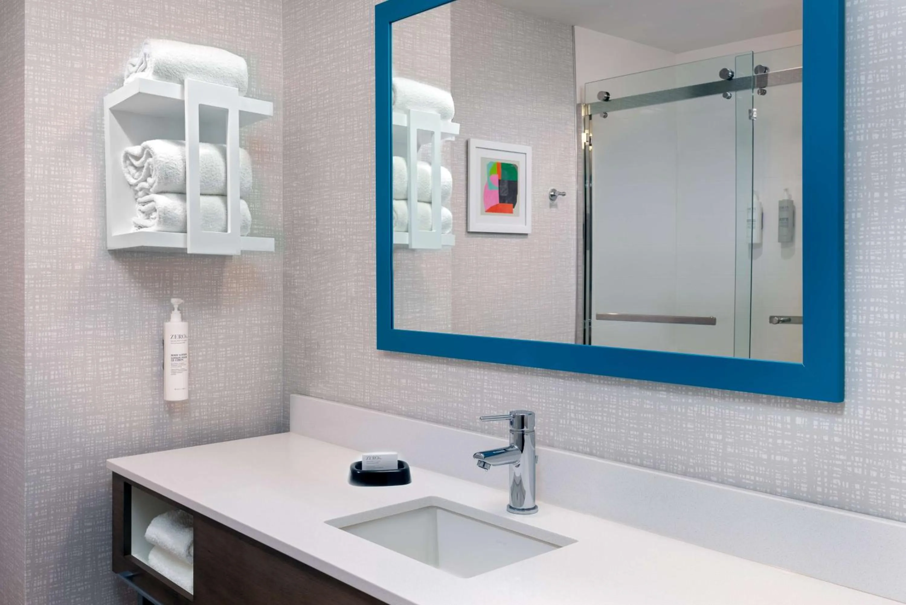 Bathroom in Hampton Inn Boston Bedford Burlington