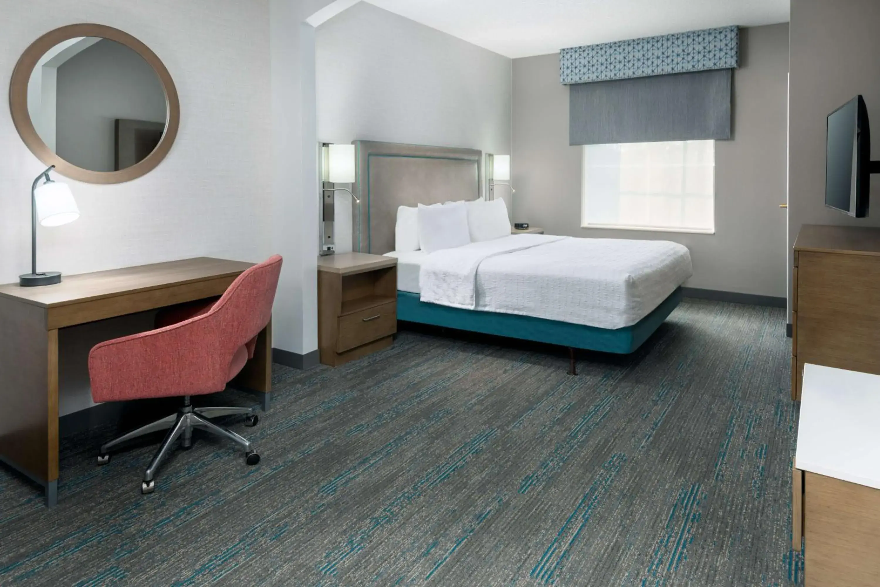 King Room with Roll-In Shower - Mobility and Hearing Access/Non-Smoking in Hampton Inn Boston Bedford Burlington King Room with Roll-In Shower - Mobility and Hearing Access/Non-Smoking in Hampton Inn Boston Bedford Burlington