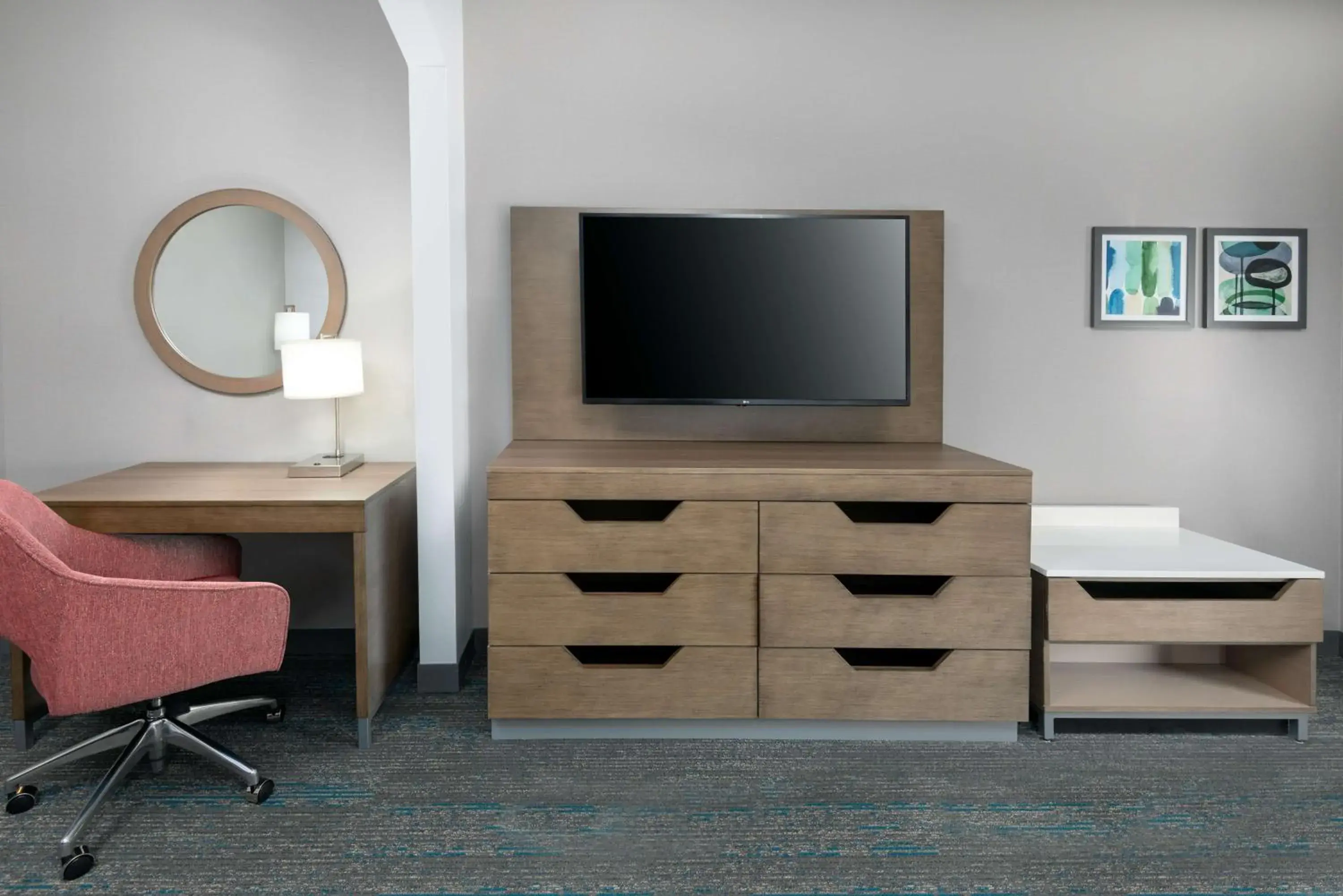 King Room with Sofa Bed - Hearing Accessible/Non-Smoking in Hampton Inn Boston Bedford Burlington King Room with Sofa Bed - Hearing Accessible/Non-Smoking in Hampton Inn Boston Bedford Burlington