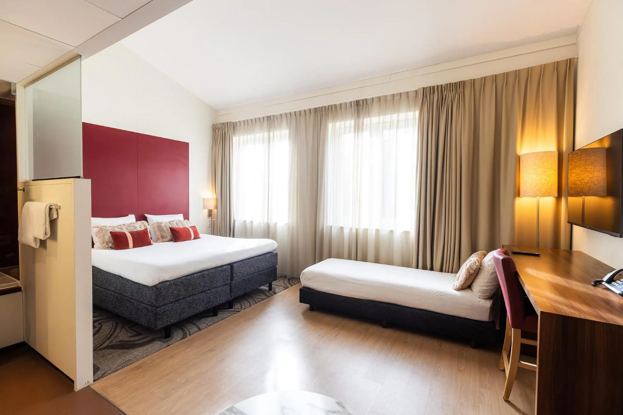 Bed in City Hotel Gouda, WorldHotels Crafted Collection