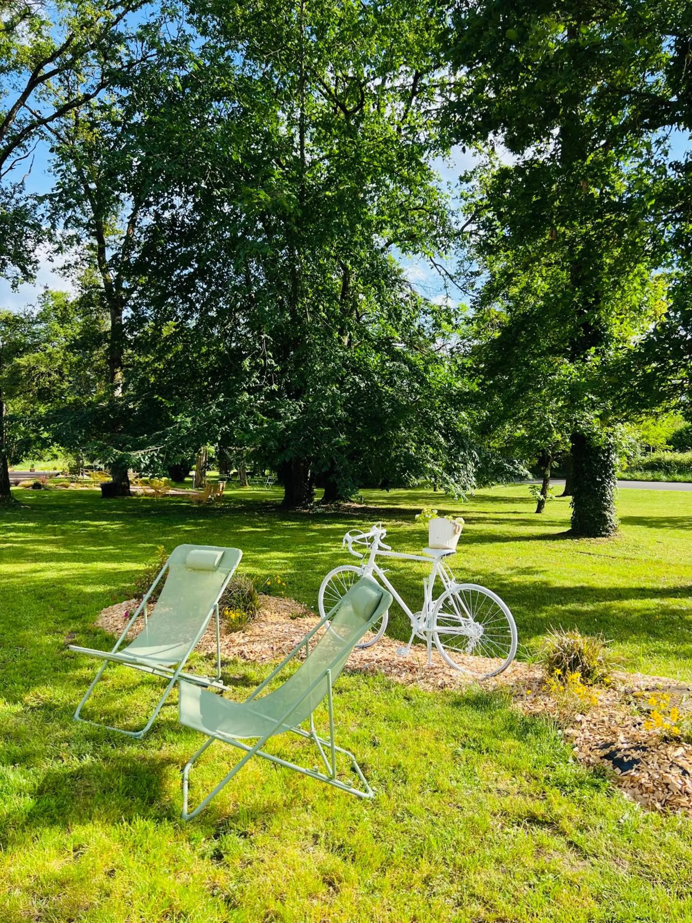 Garden in Motel Les Broussailles