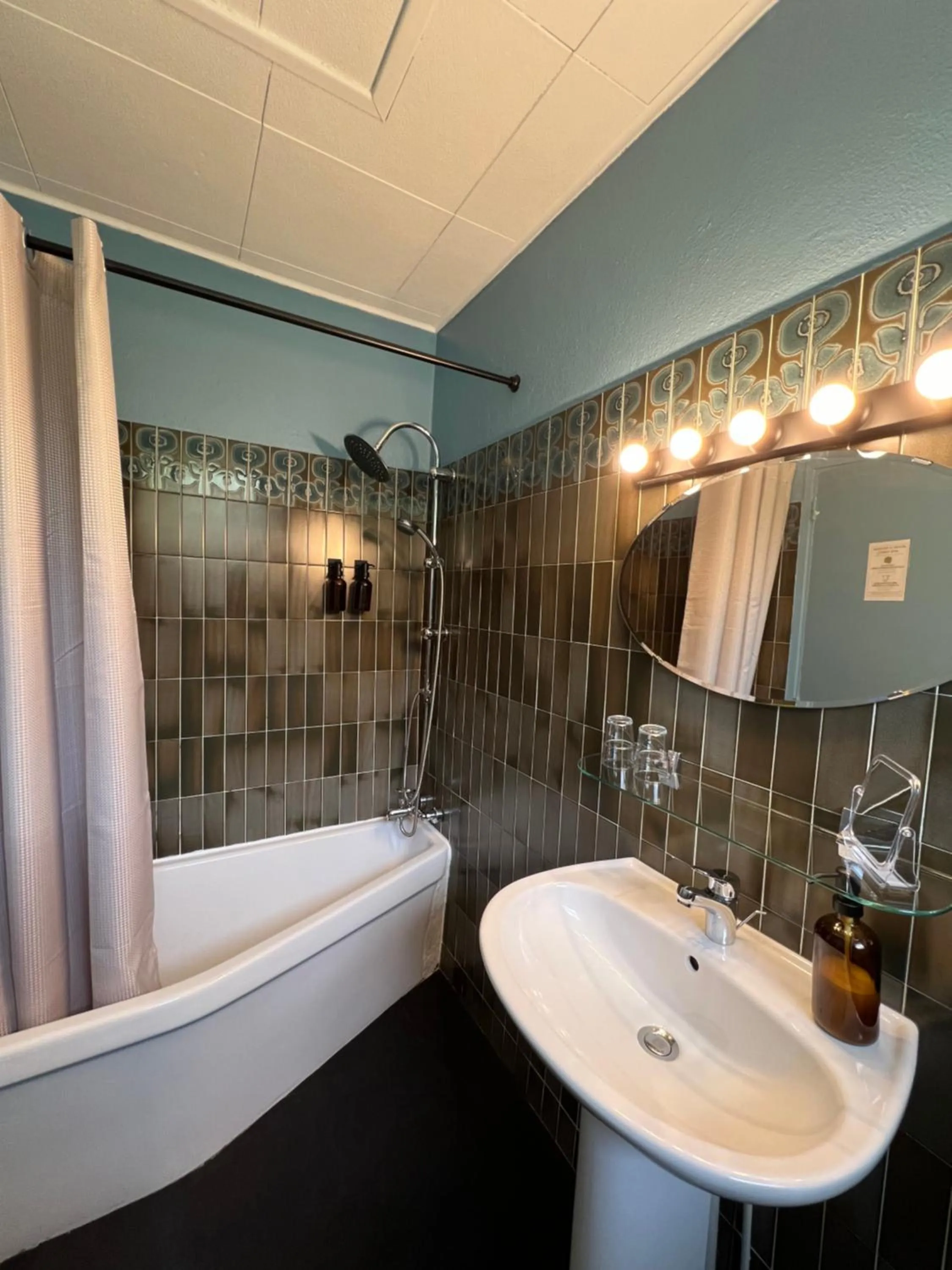 Bathroom in Motel Les Broussailles