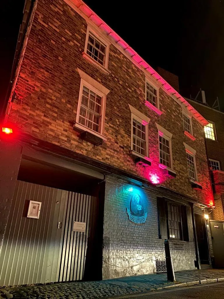 Property building in Greyfriars Lodge Canterbury