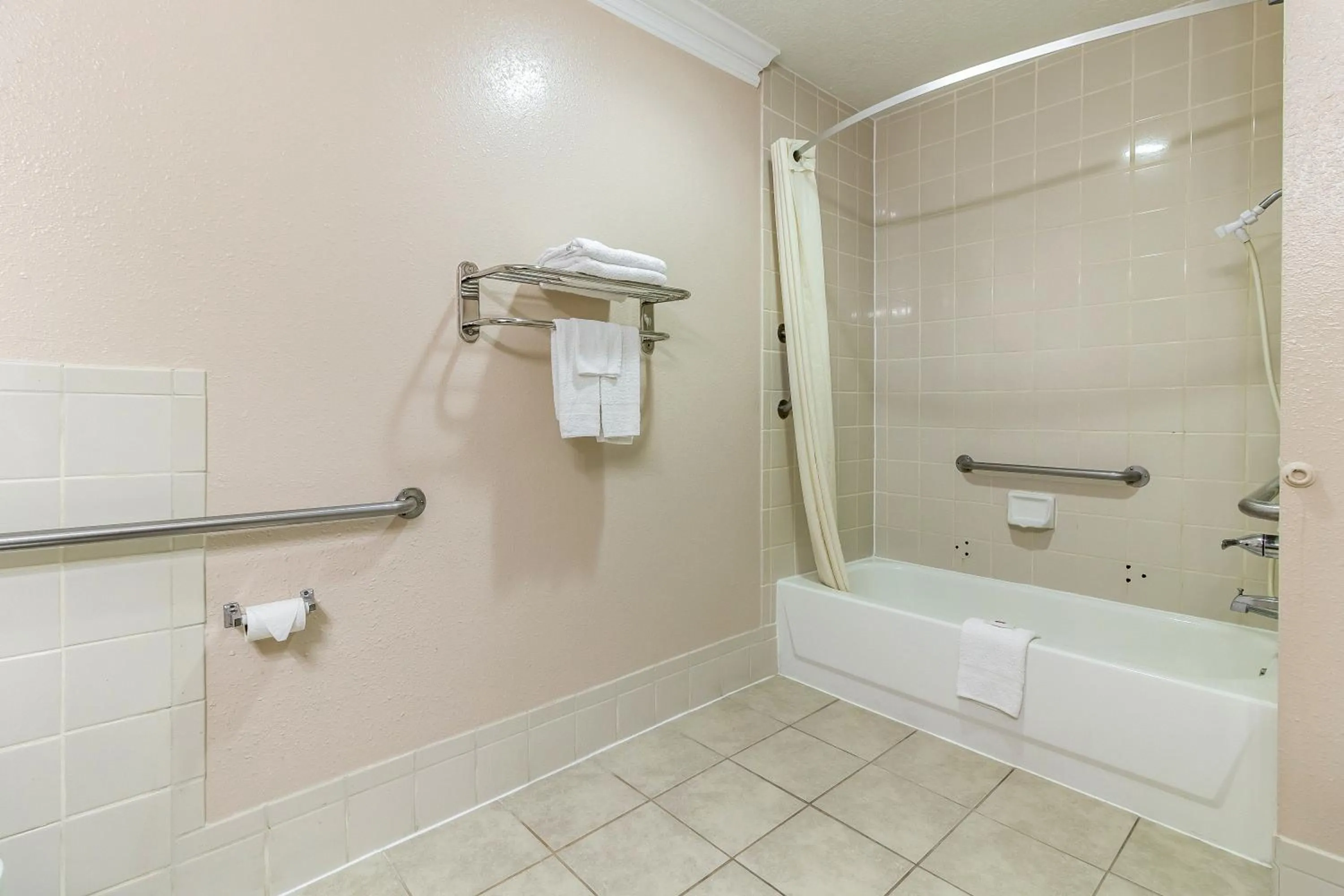 Bathroom in Motel 6-Alvin, TX