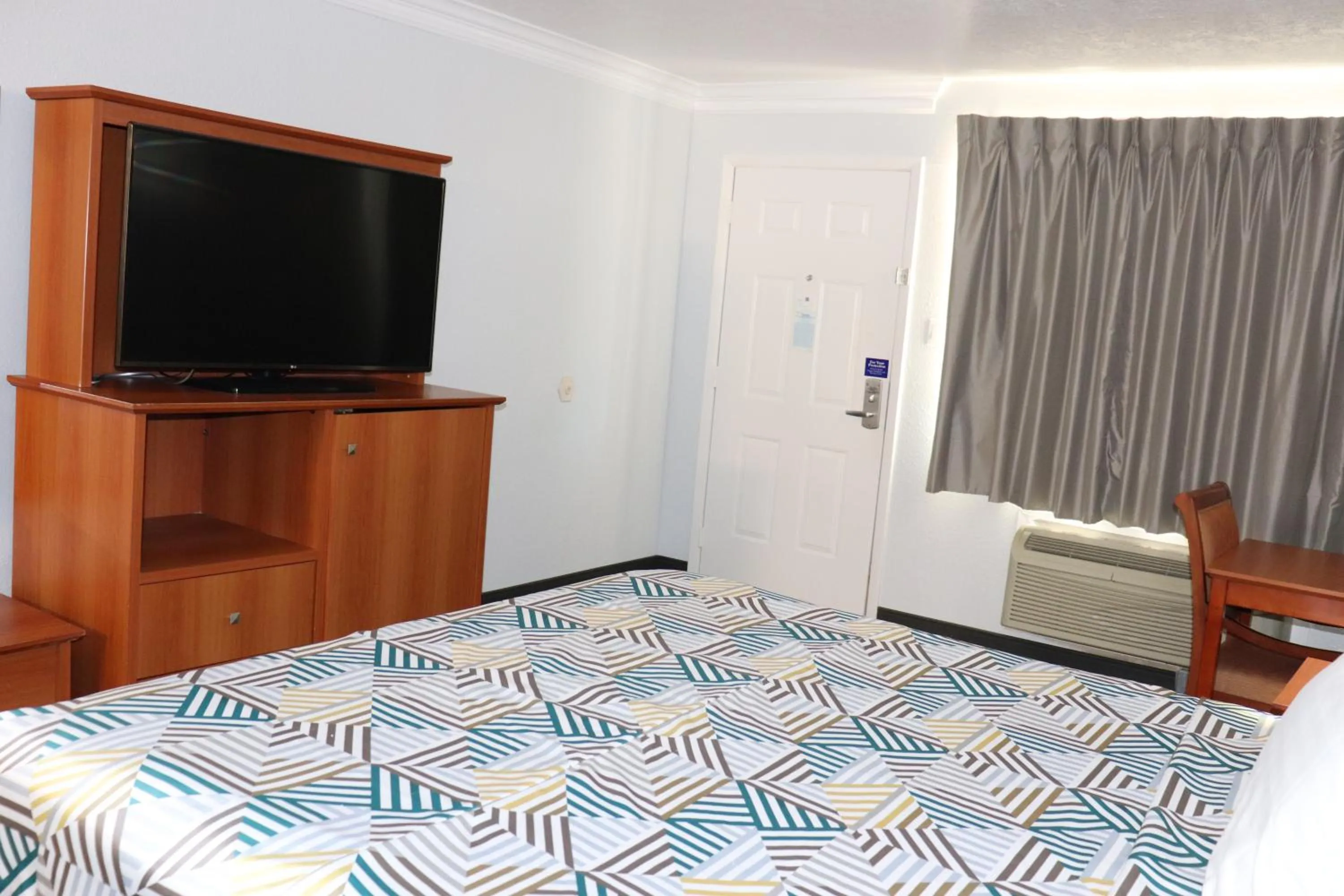 Bed in Motel 6-Alvin, TX